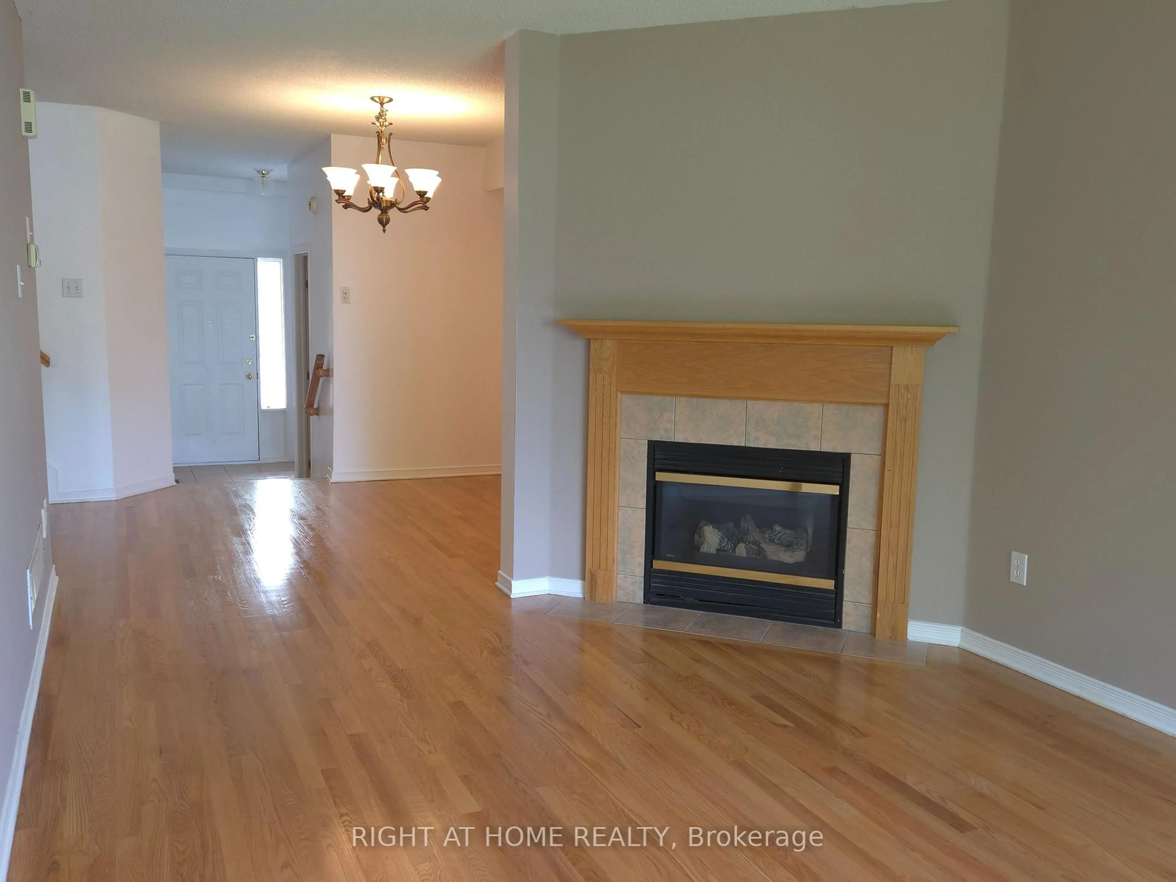 Living room with furniture, wood/laminate floor for 142 Lilibet Cres Cres, Ottawa Ontario K1V 2A1