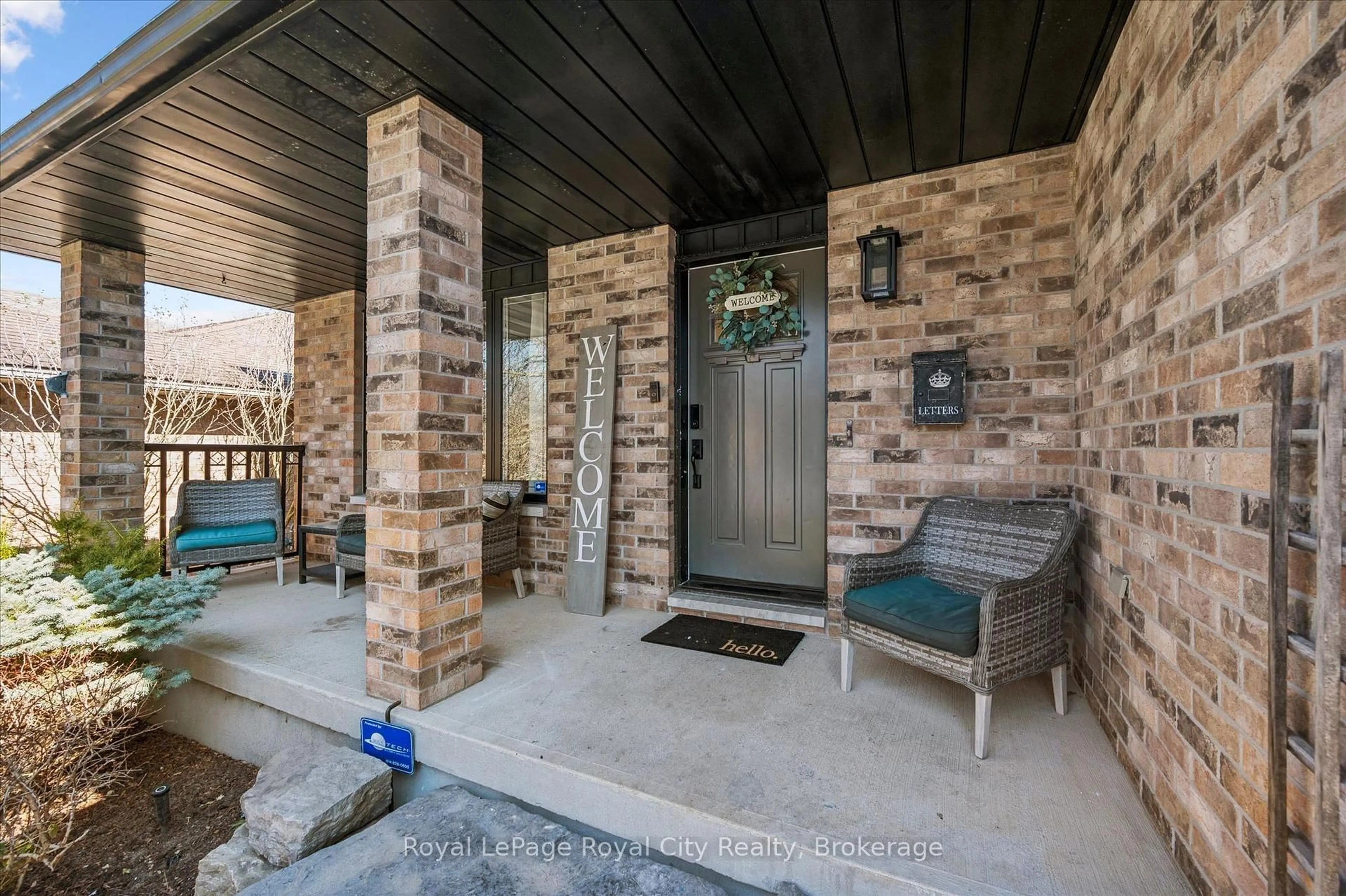 Indoor entryway for 20 Darby Rd, Guelph Ontario N1K 1R4