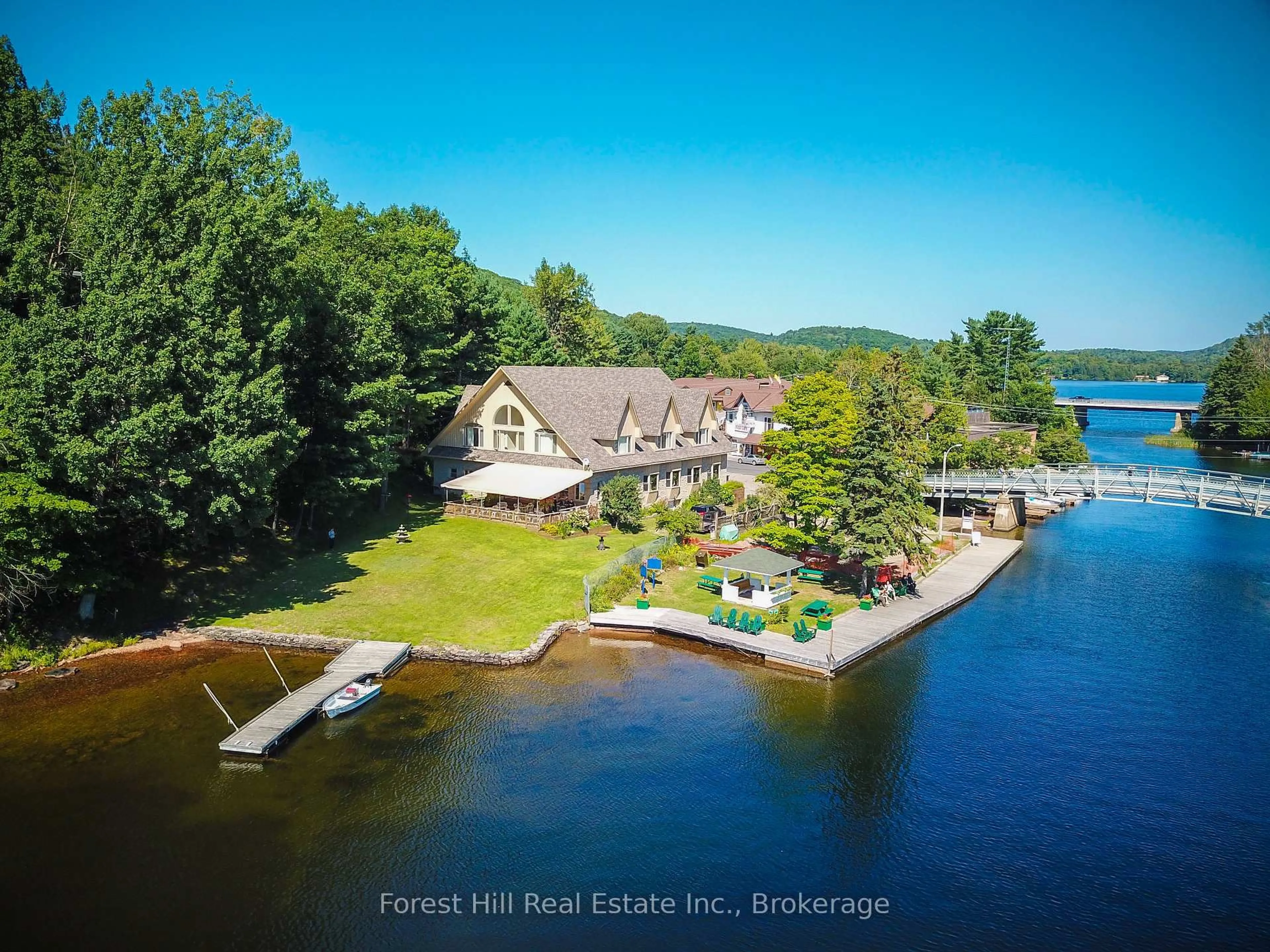 A pic from outside/outdoor area/front of a property/back of a property/a pic from drone, water/lake/river/ocean view for 1066 Main St, Lake of Bays Ontario P0C 1E0