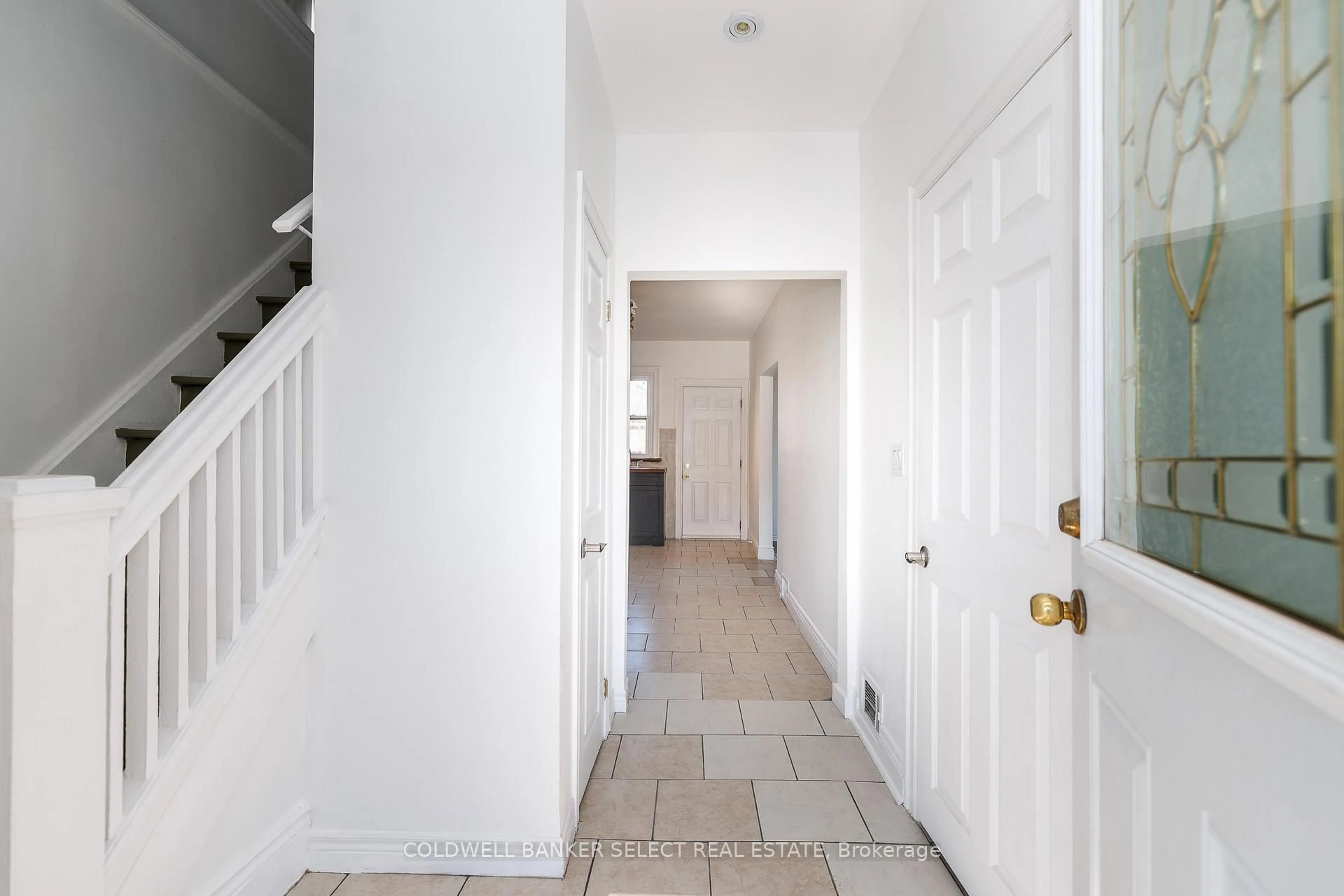 Indoor entryway for 55 Frederick Ave, Hamilton Ontario L8H 4K5