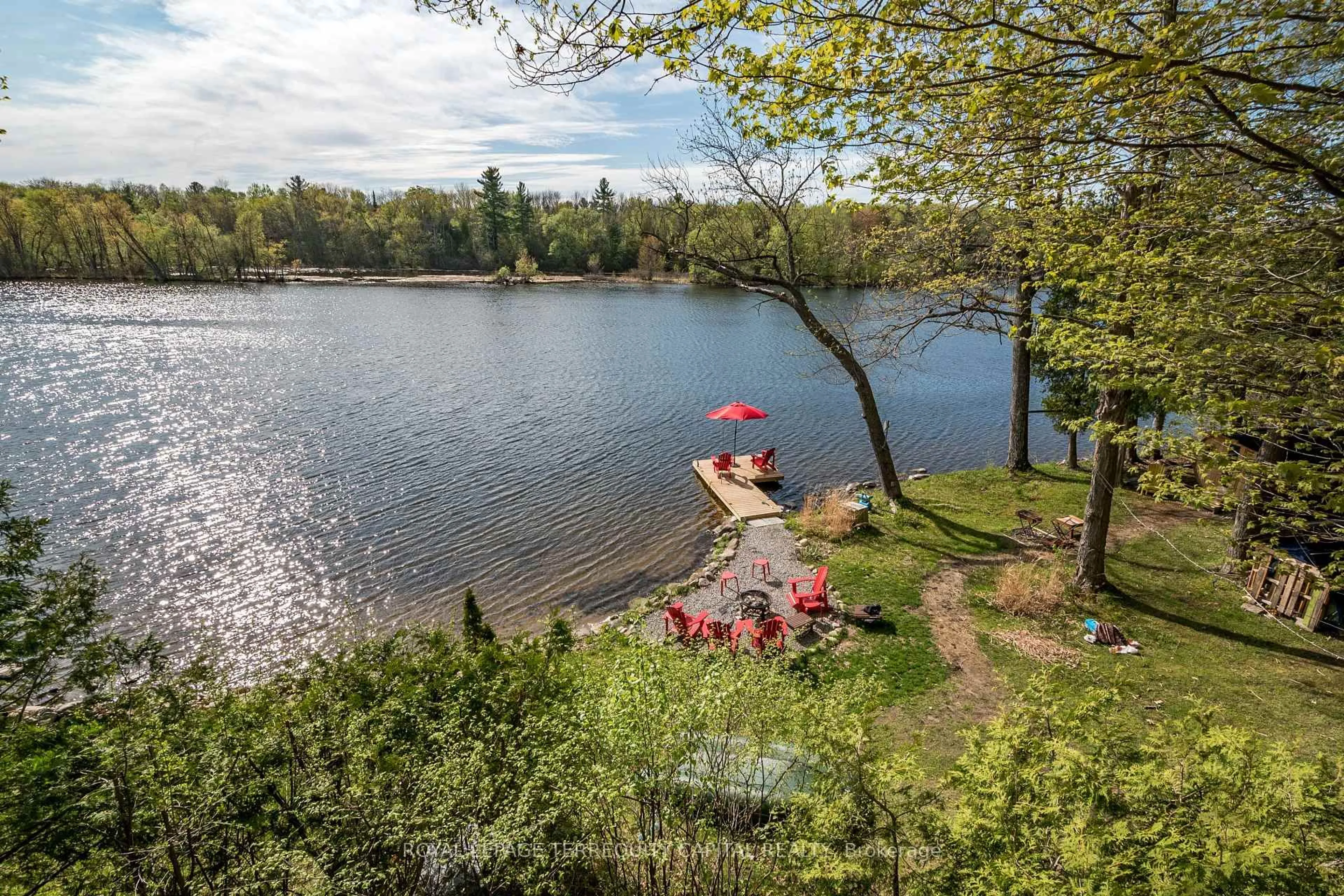 Patio, water/lake/river/ocean view for 925 DORIS Dr, Otonabee-South Monaghan Ontario K0L 1B0