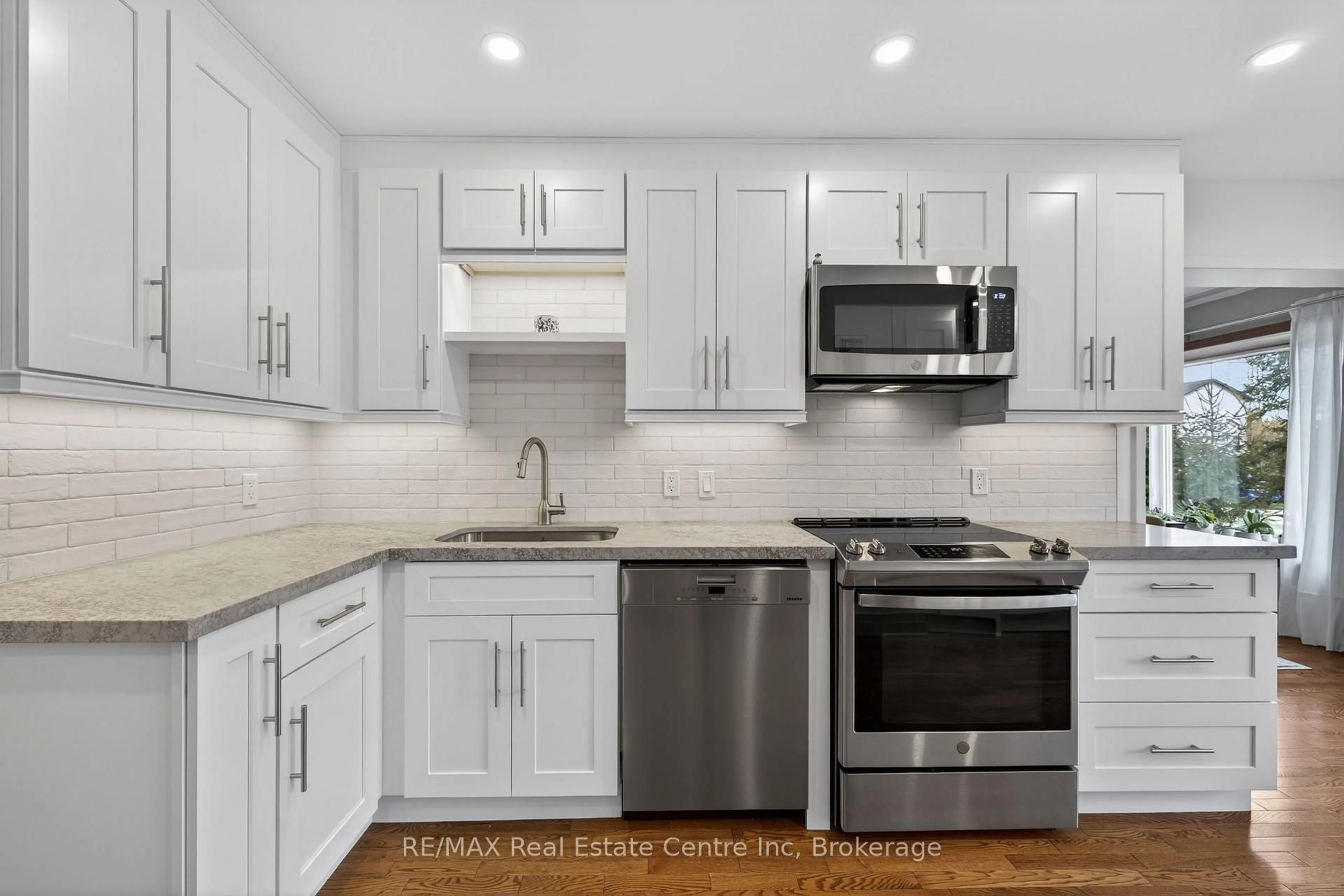 Standard kitchen, ceramic/tile floor for 295 Water St #173, Guelph Ontario N1G 2X5