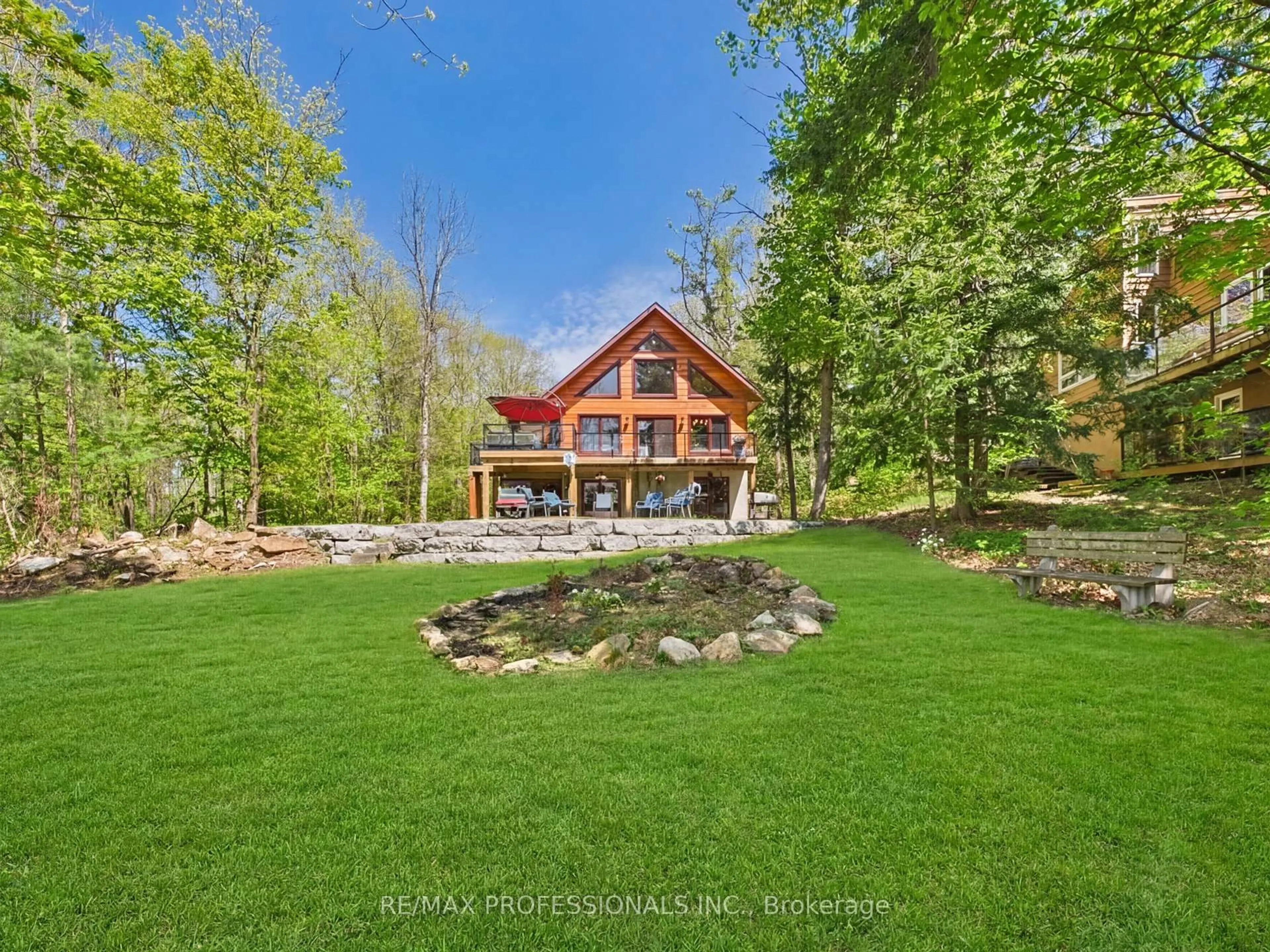 A pic from outside/outdoor area/front of a property/back of a property/a pic from drone, water/lake/river/ocean view for 1048 Bagley Rd, Gravenhurst Ontario P0E 1N0