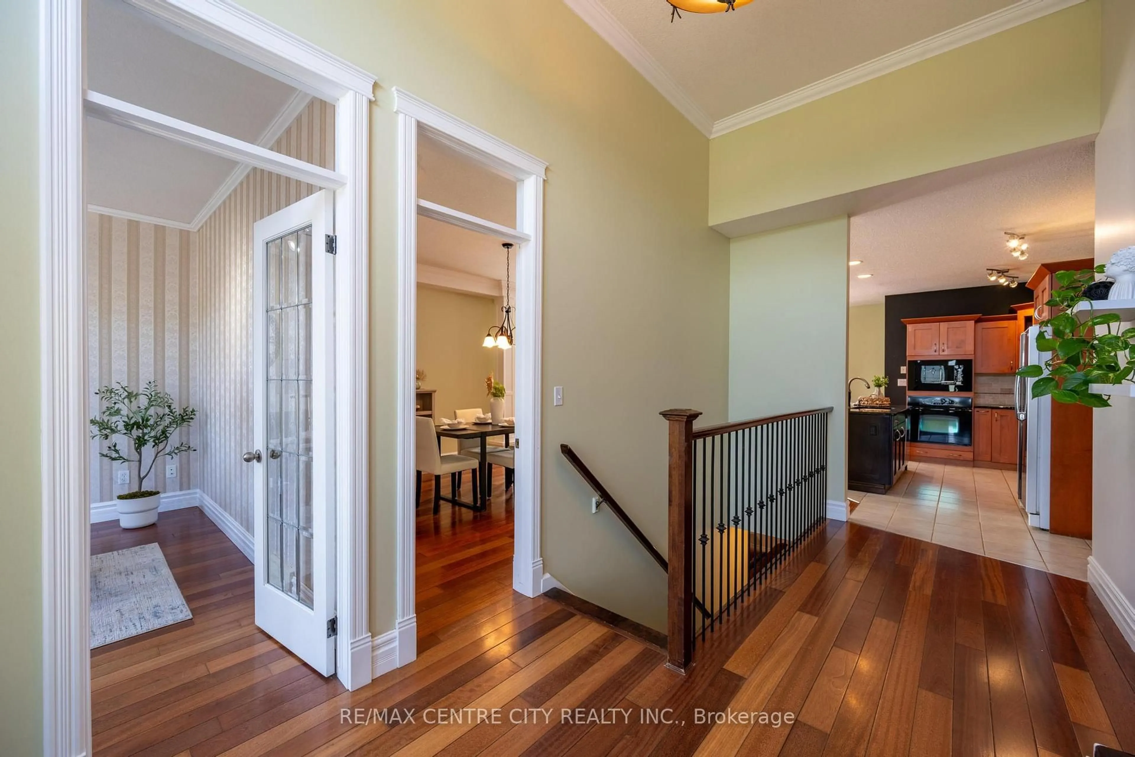 Indoor entryway for 19 Hamilton St, North Middlesex Ontario N0M 1A0
