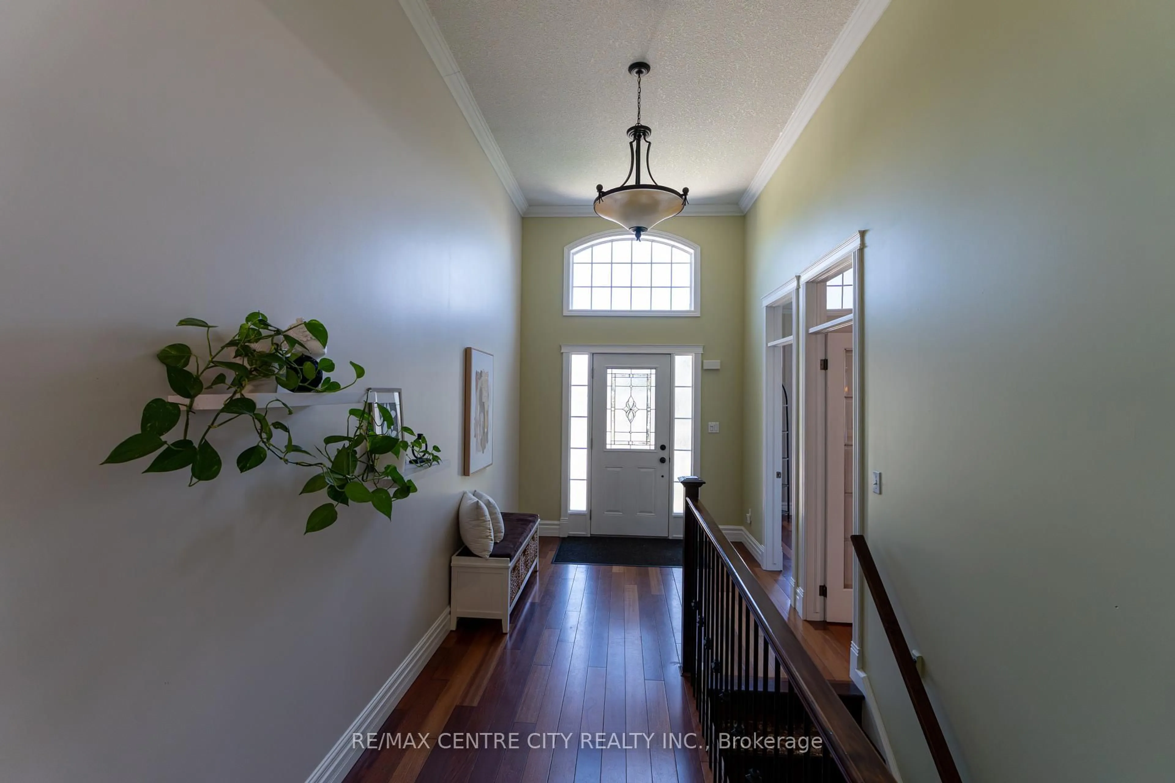 Indoor entryway for 19 Hamilton St, North Middlesex Ontario N0M 1A0