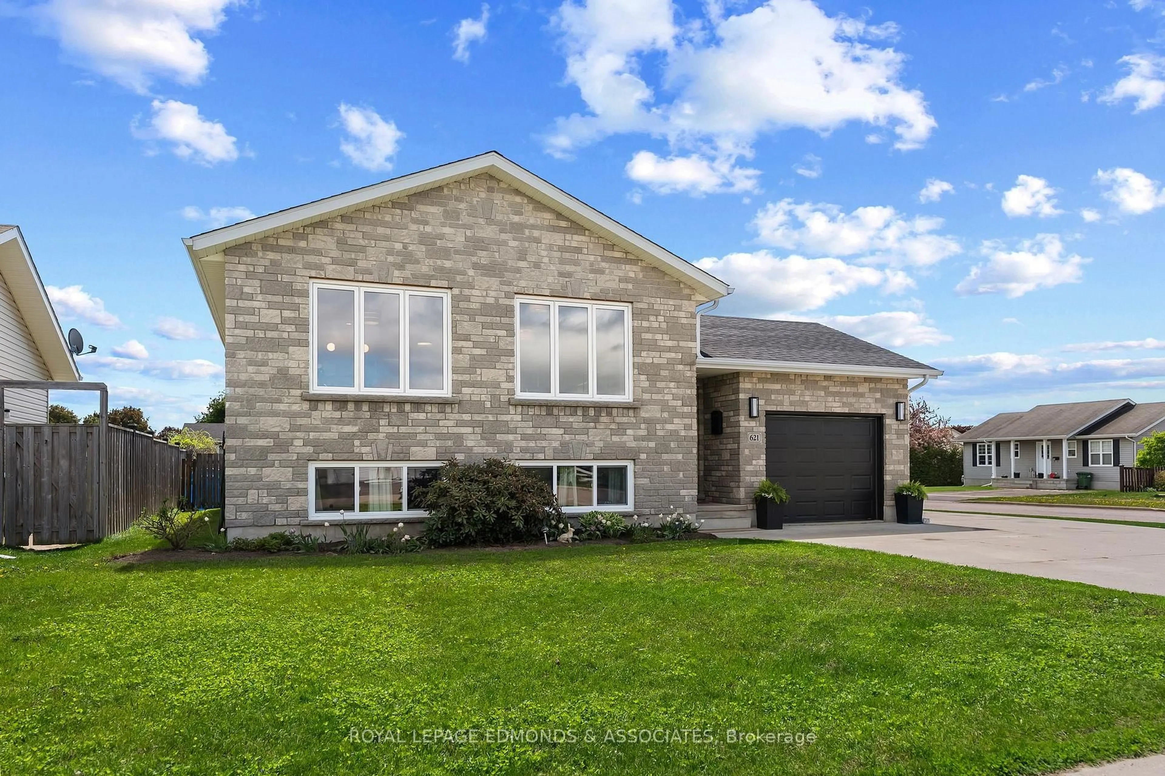 Home with brick exterior material, street for 621 Johnston Cres, Pembroke Ontario K8A 0C3