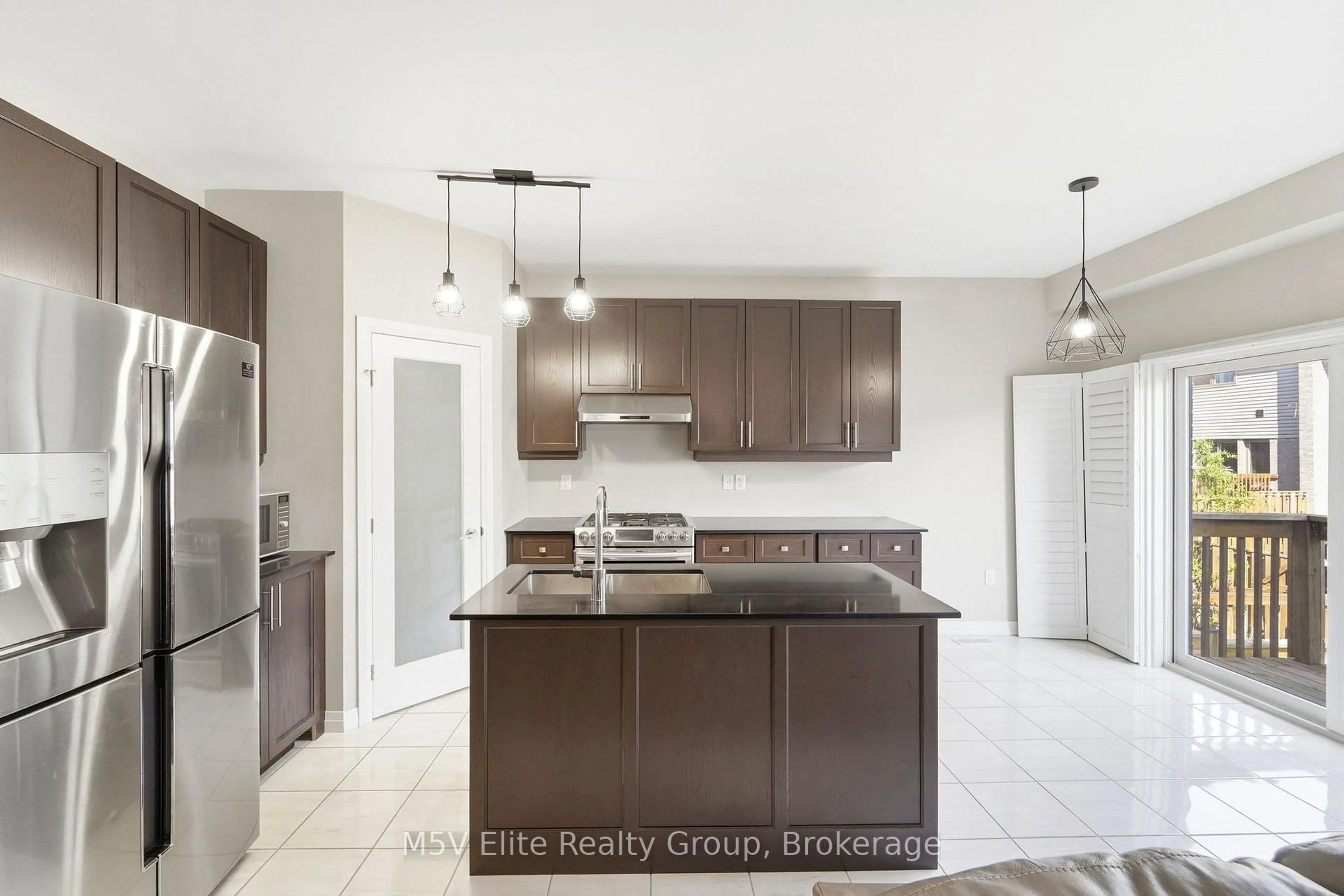Open concept kitchen, ceramic/tile floor for 4079 Healing St, Lincoln Ontario L0R 1B4