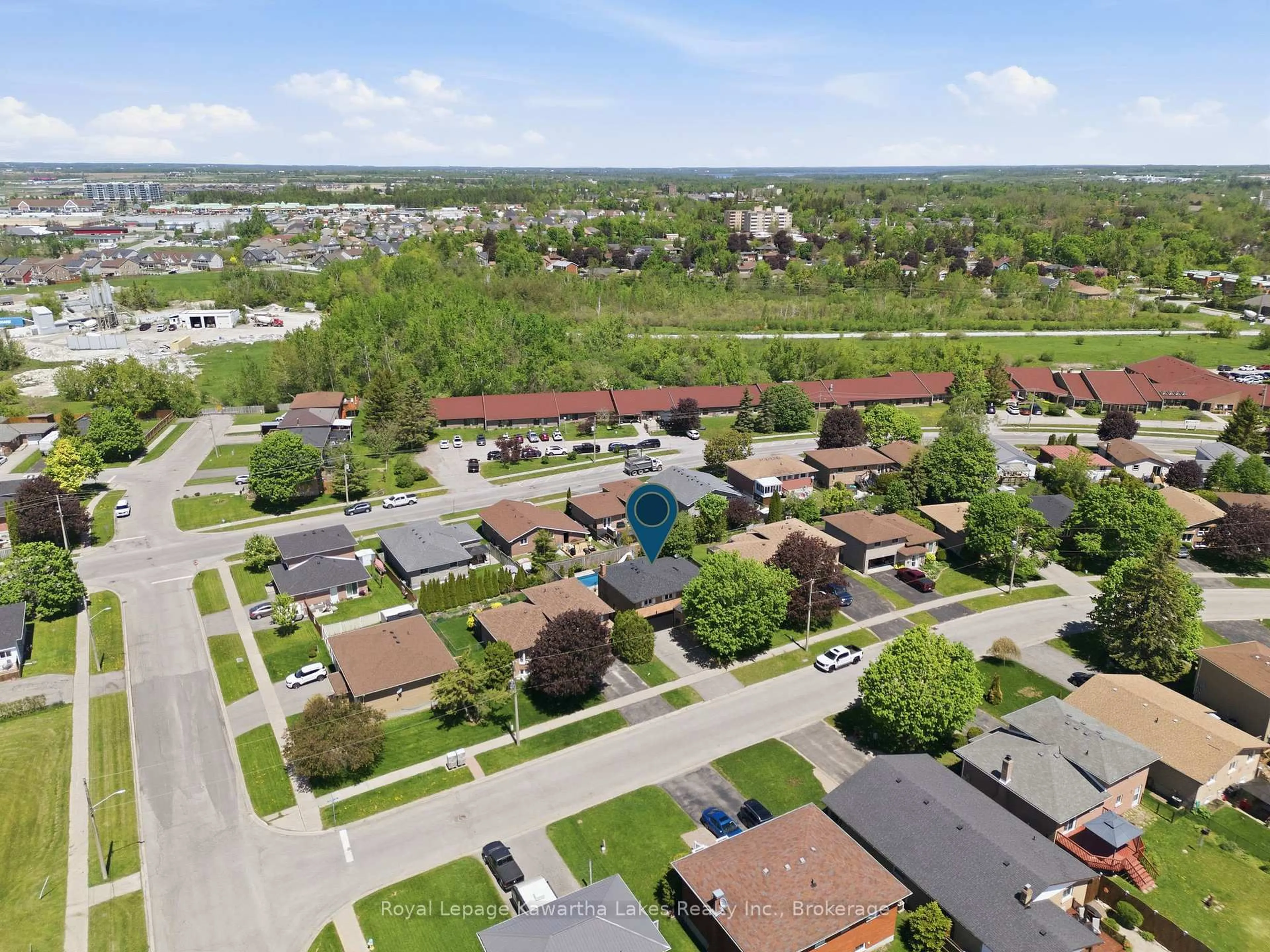 A pic from outside/outdoor area/front of a property/back of a property/a pic from drone, street for 32 Andrew Dr, Kawartha Lakes Ontario K9V 5W6