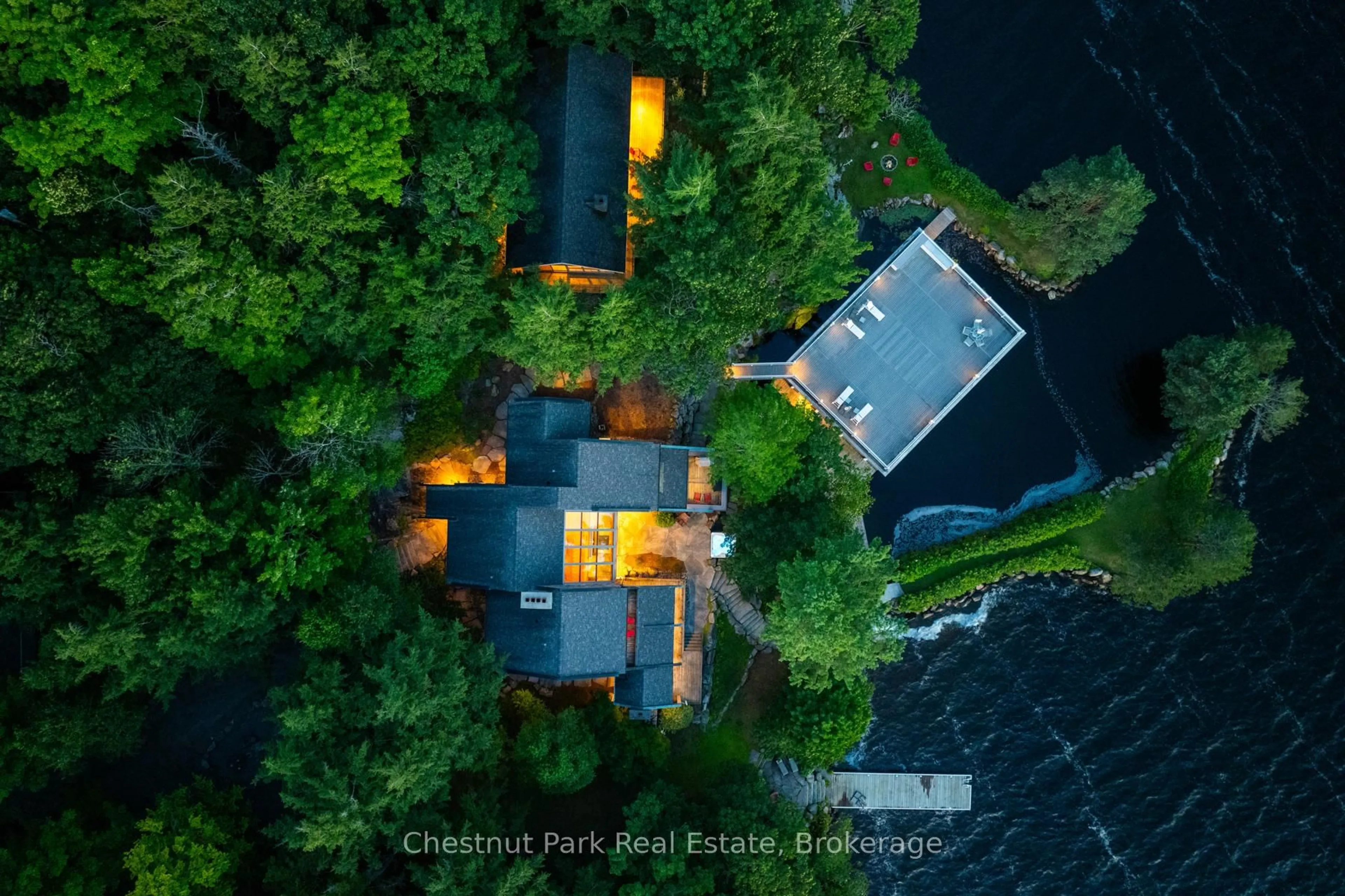 A pic from outside/outdoor area/front of a property/back of a property/a pic from drone, unknown for 10 Wyldewood Rd, Muskoka Lakes Ontario P1L 1W8