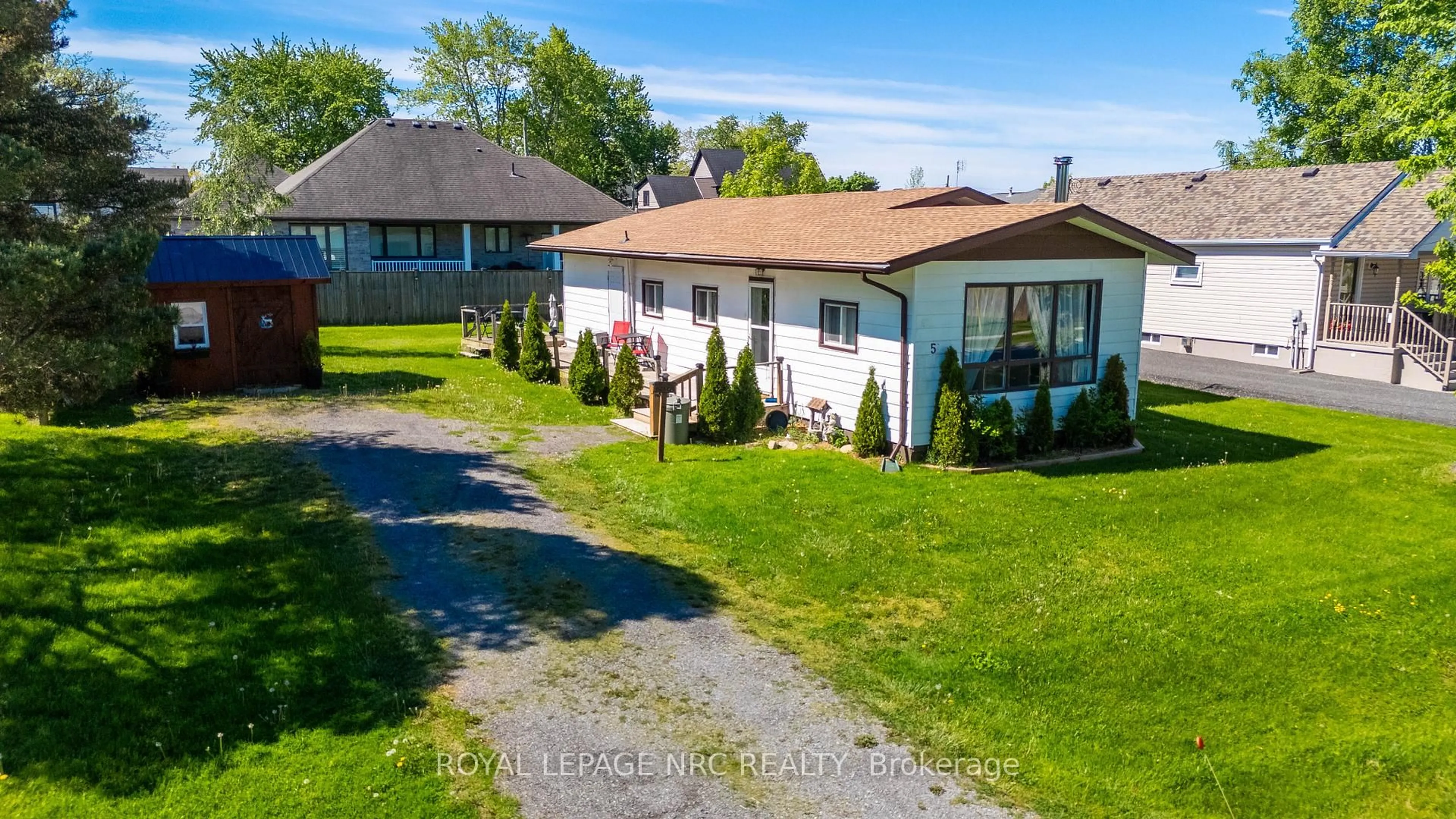 A pic from outside/outdoor area/front of a property/back of a property/a pic from drone, street for 5 Melrose Ave, Thorold Ontario L0S 1K0