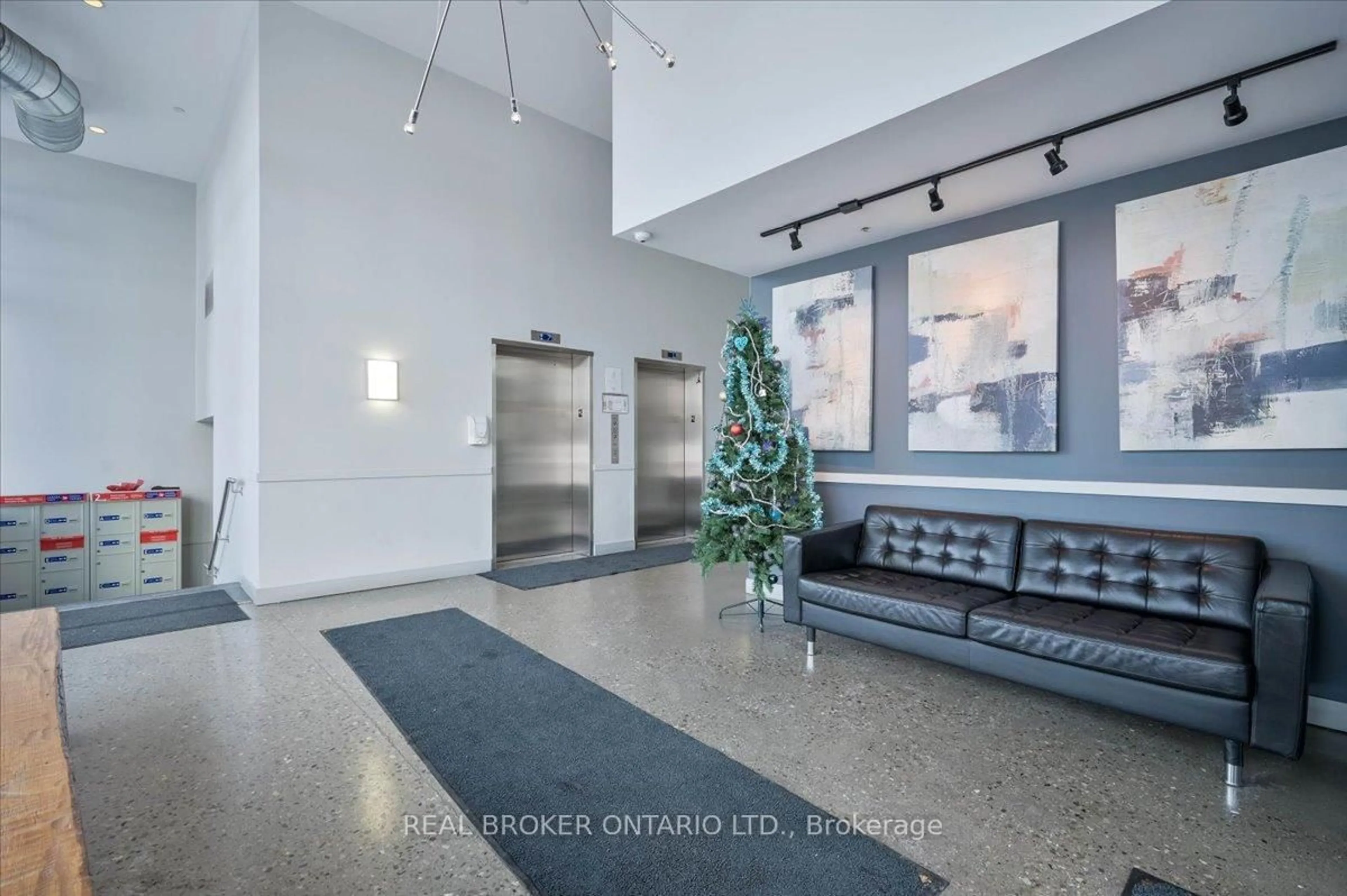 Indoor foyer for 1 Victoria St #203, Kitchener Ontario N2G 0B5