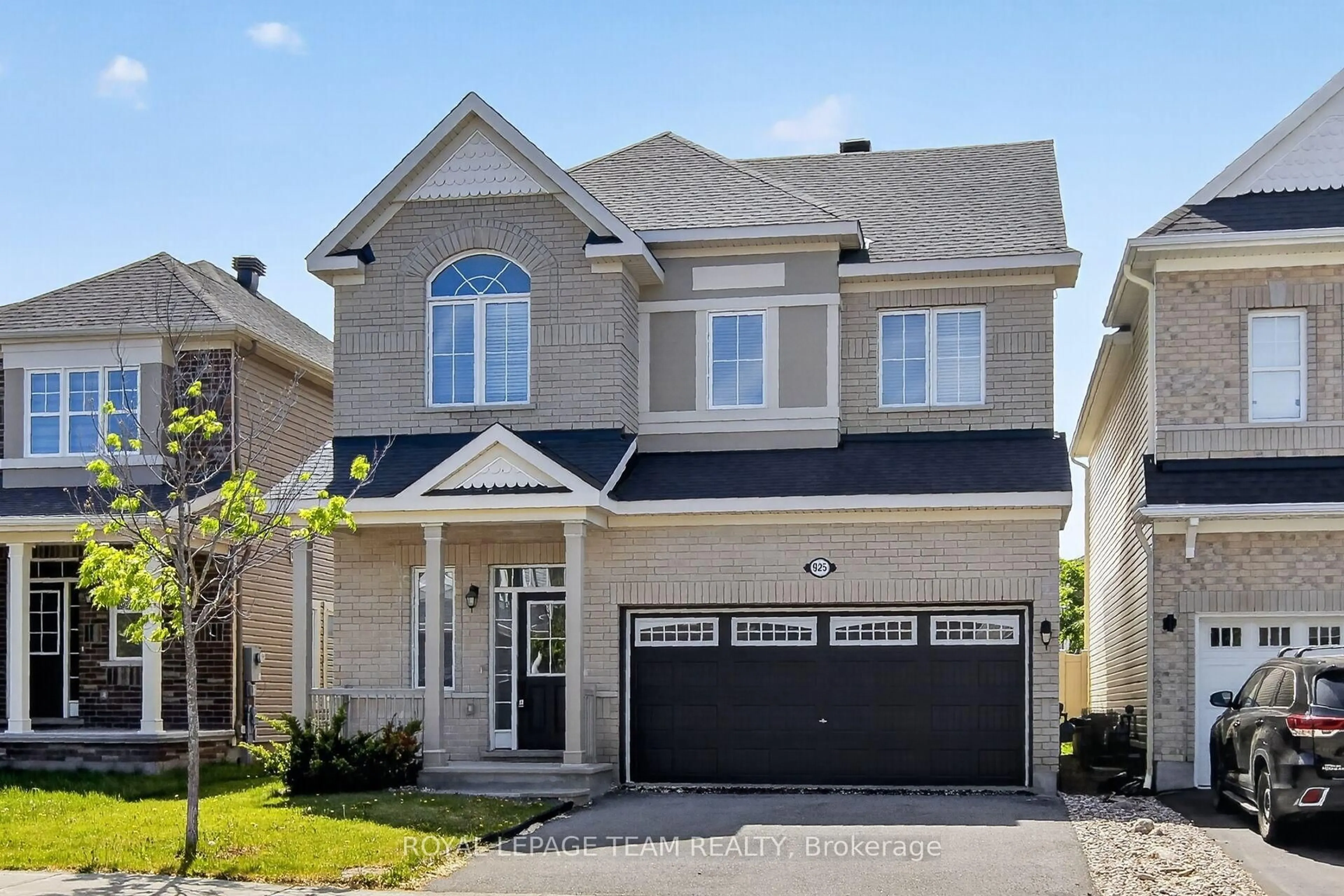 Home with vinyl exterior material, street for 925 Whimbrel Way, Ottawa Ontario K2J 6C5