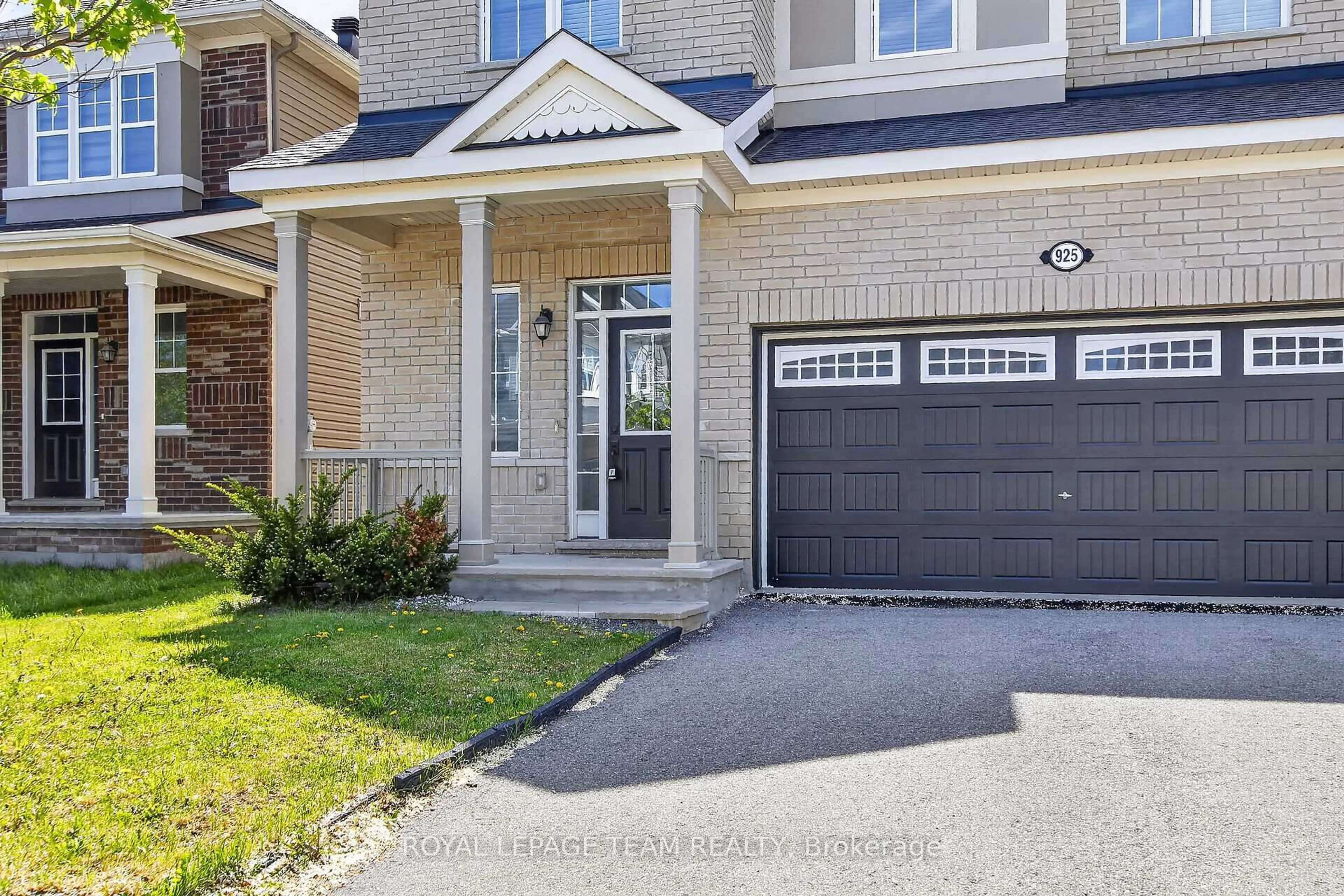 Home with brick exterior material, street for 925 Whimbrel Way, Ottawa Ontario K2J 6C5