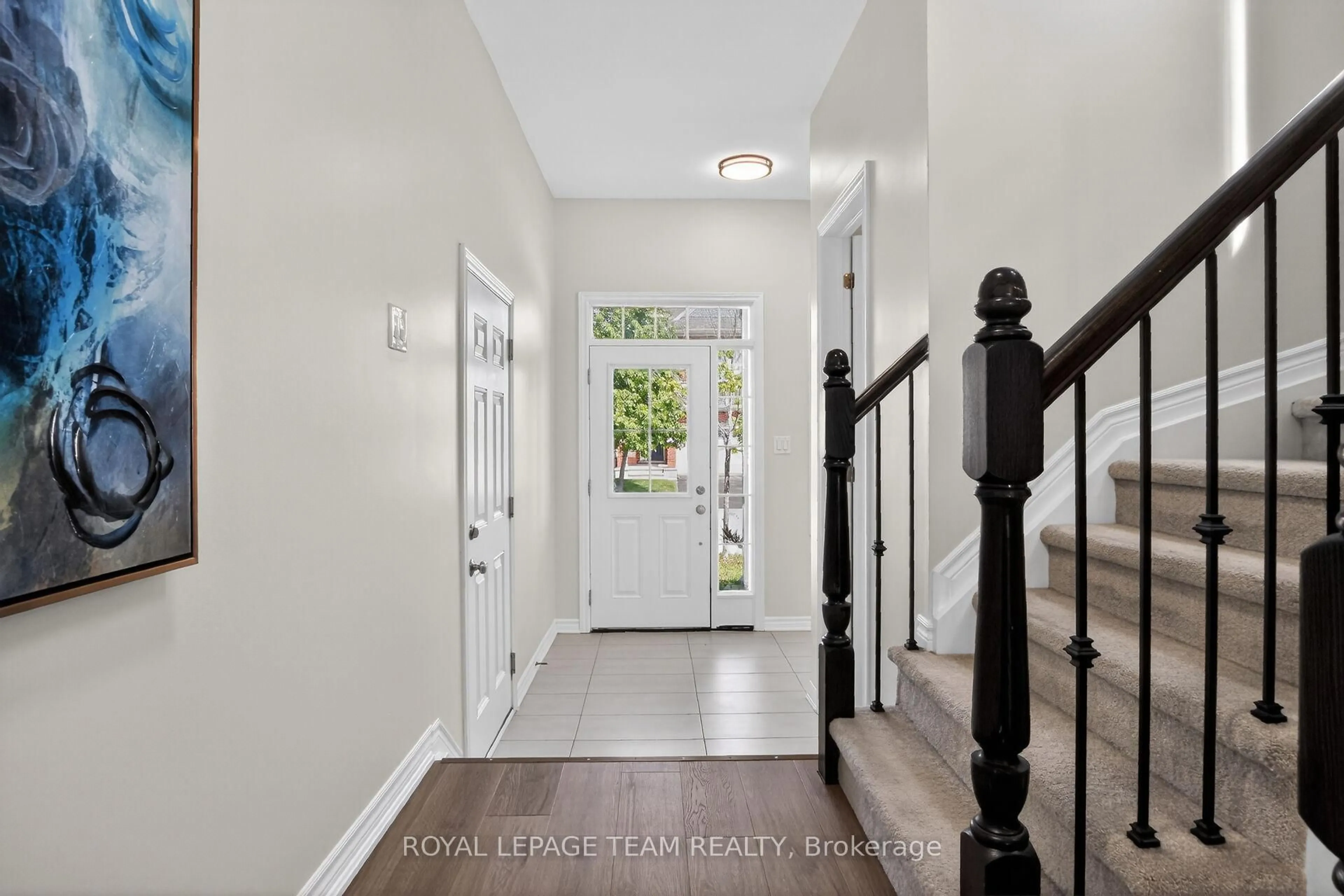 Indoor entryway for 925 Whimbrel Way, Ottawa Ontario K2J 6C5
