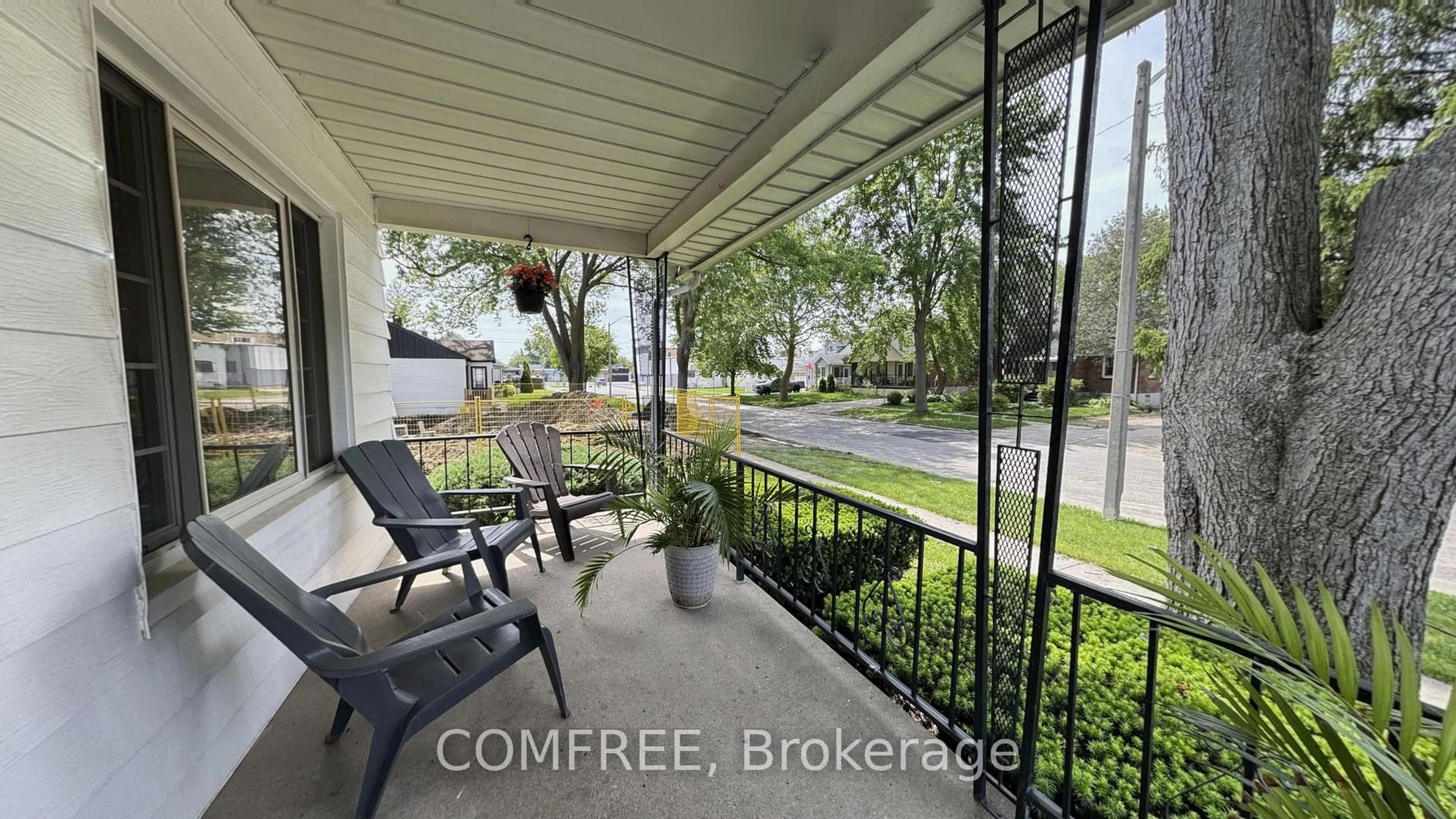 Patio, street for 1958 George Ave, Out of Area Ontario N8W 4M1