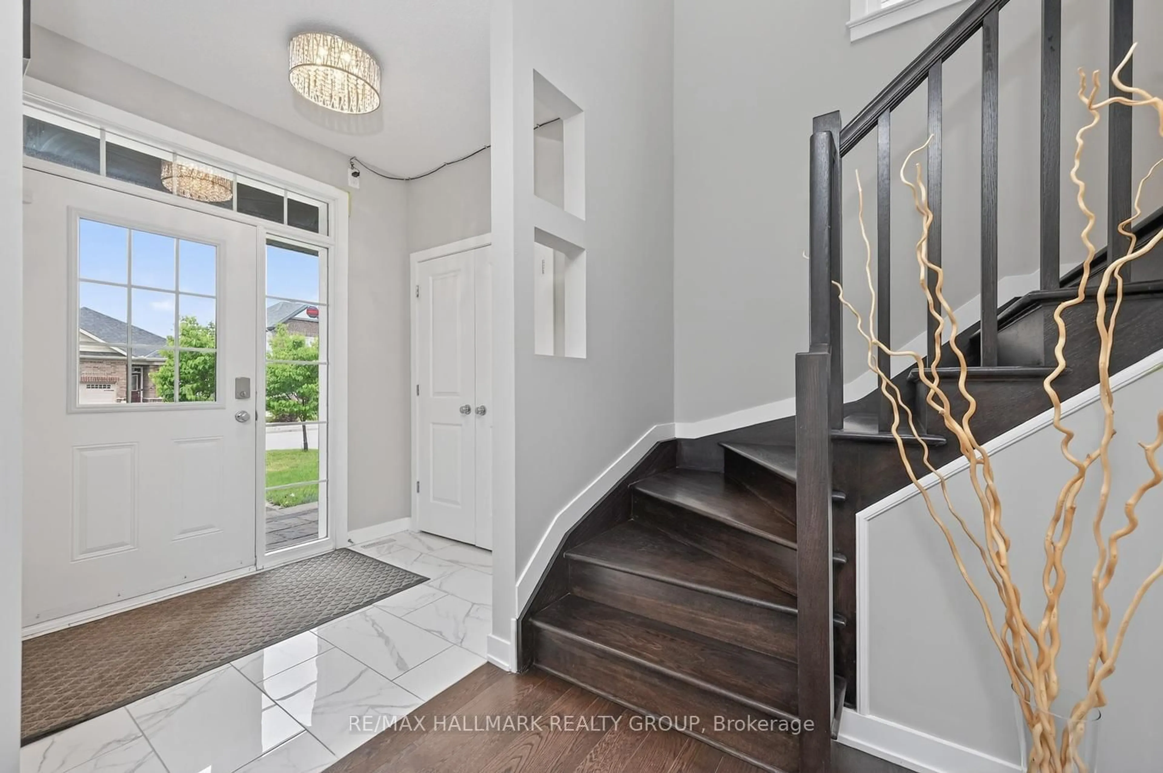 Indoor entryway for 339 Andalusian Cres, Ottawa Ontario K2V 0C2
