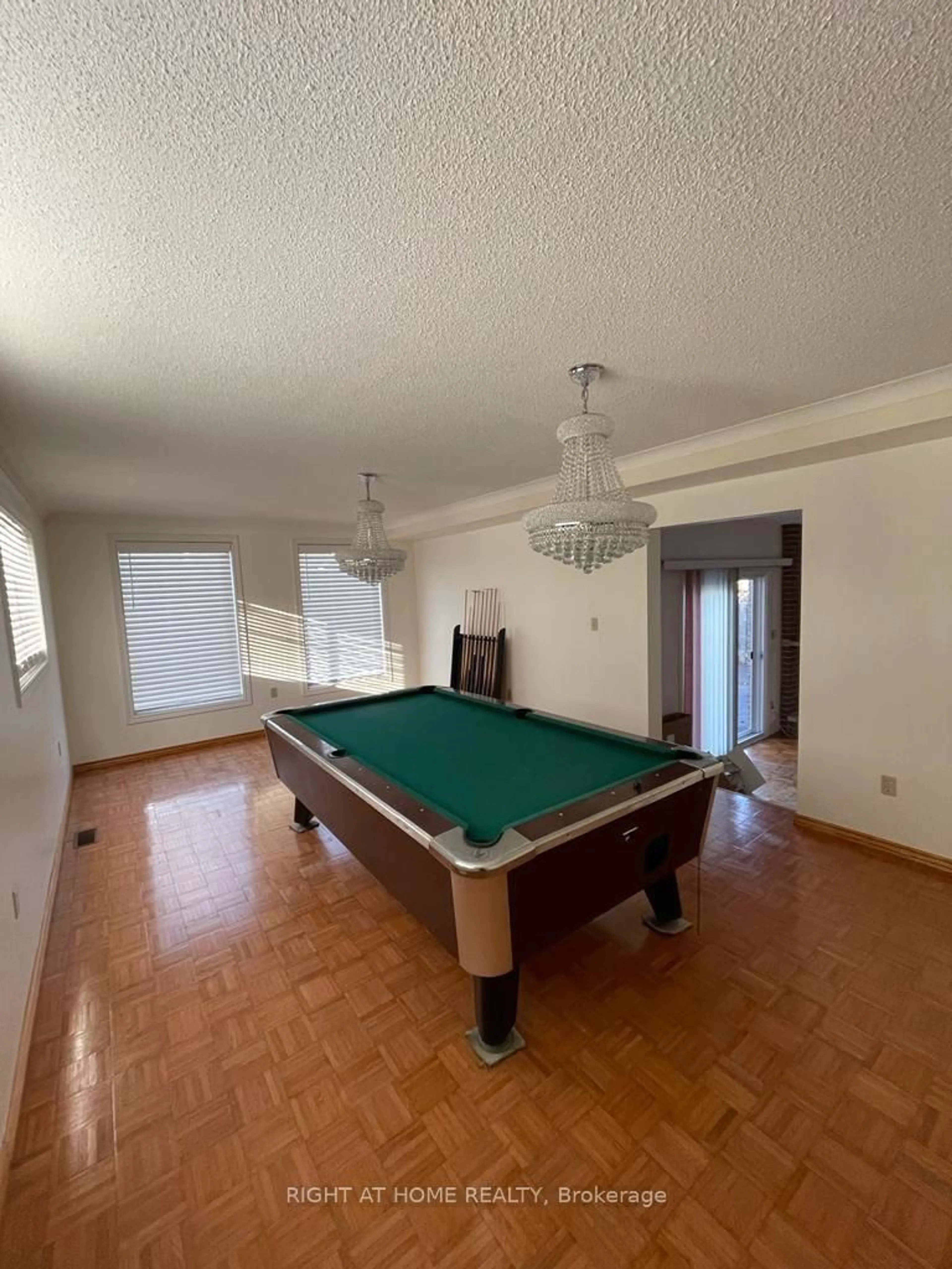 A pic of a room for 6930 Whitman Ave, Niagara Falls Ontario L2G 5B4