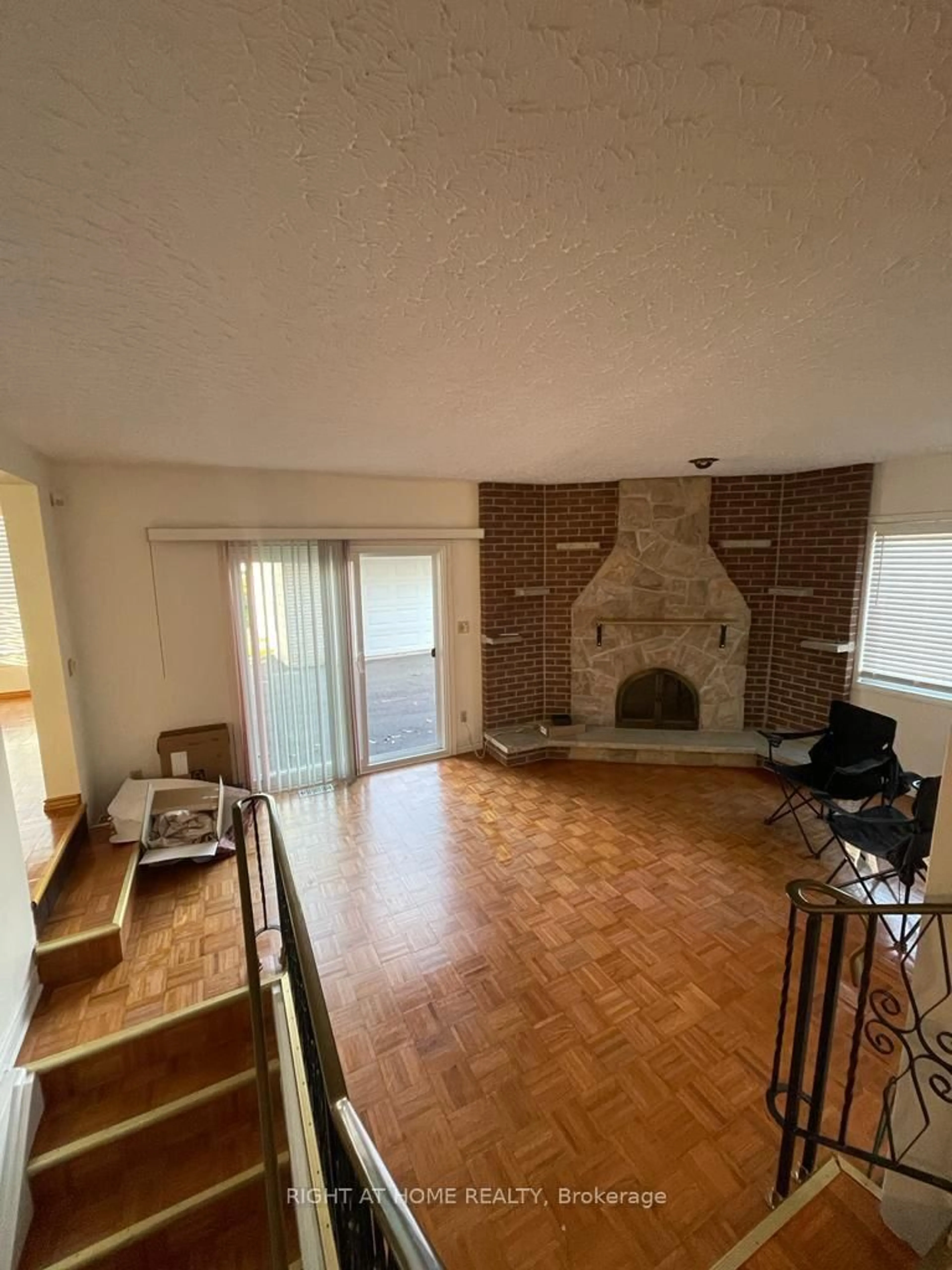 A pic of a room for 6930 Whitman Ave, Niagara Falls Ontario L2G 5B4