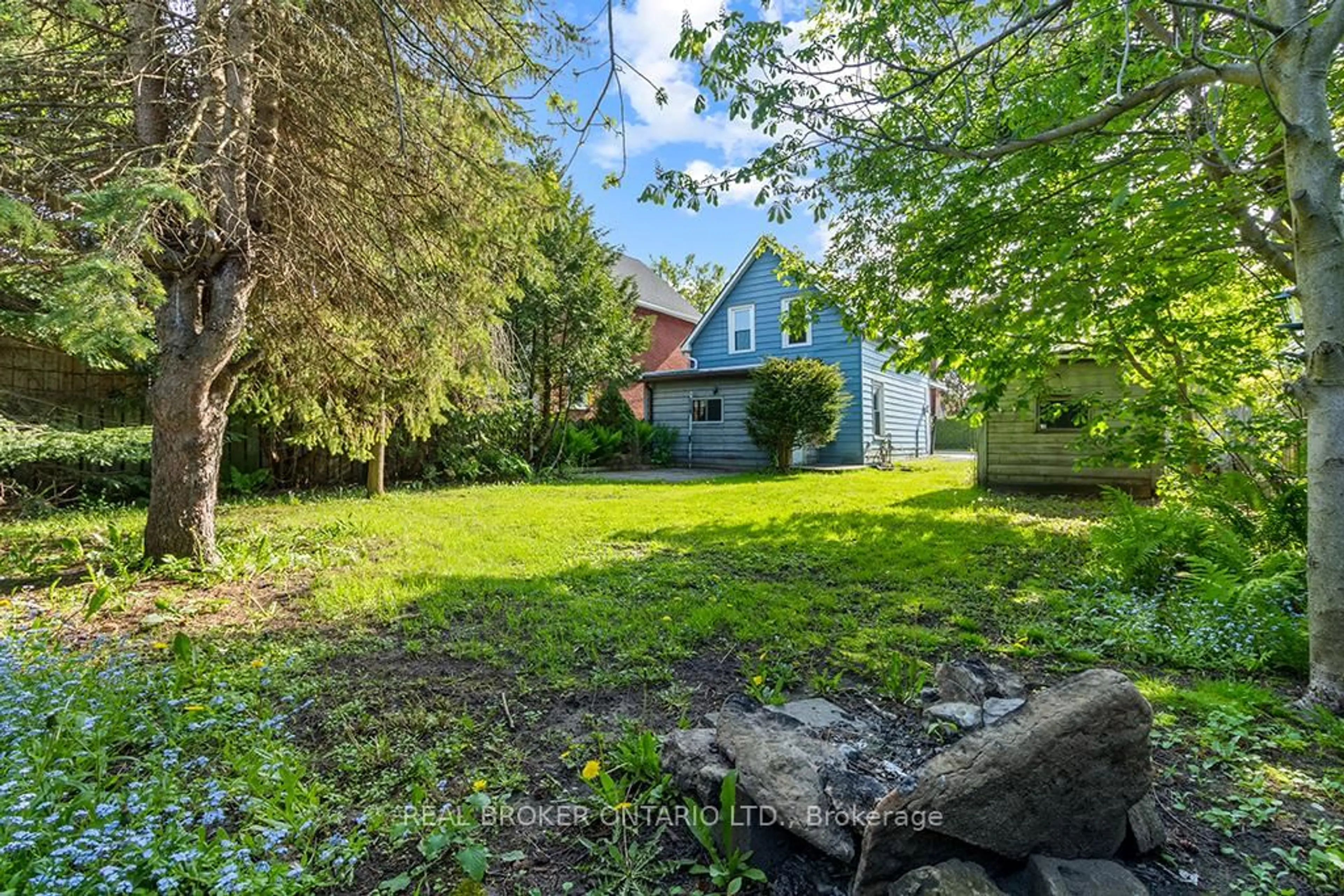 Patio, street for 1323 2nd Ave, Owen Sound Ontario N4K 4N5