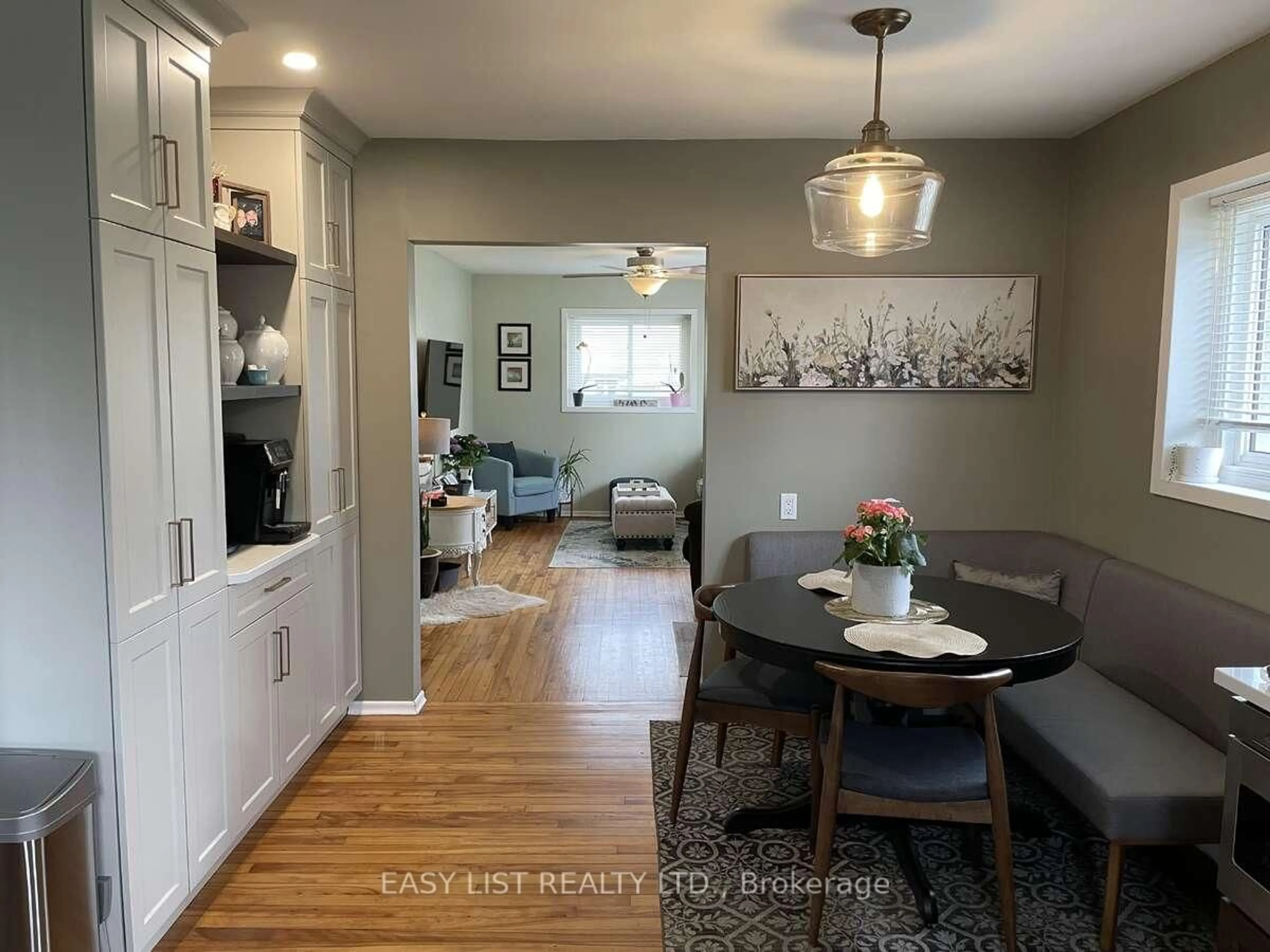 Open concept kitchen, unknown for 28 Peel St, Mapleton Ontario N0B 1A0