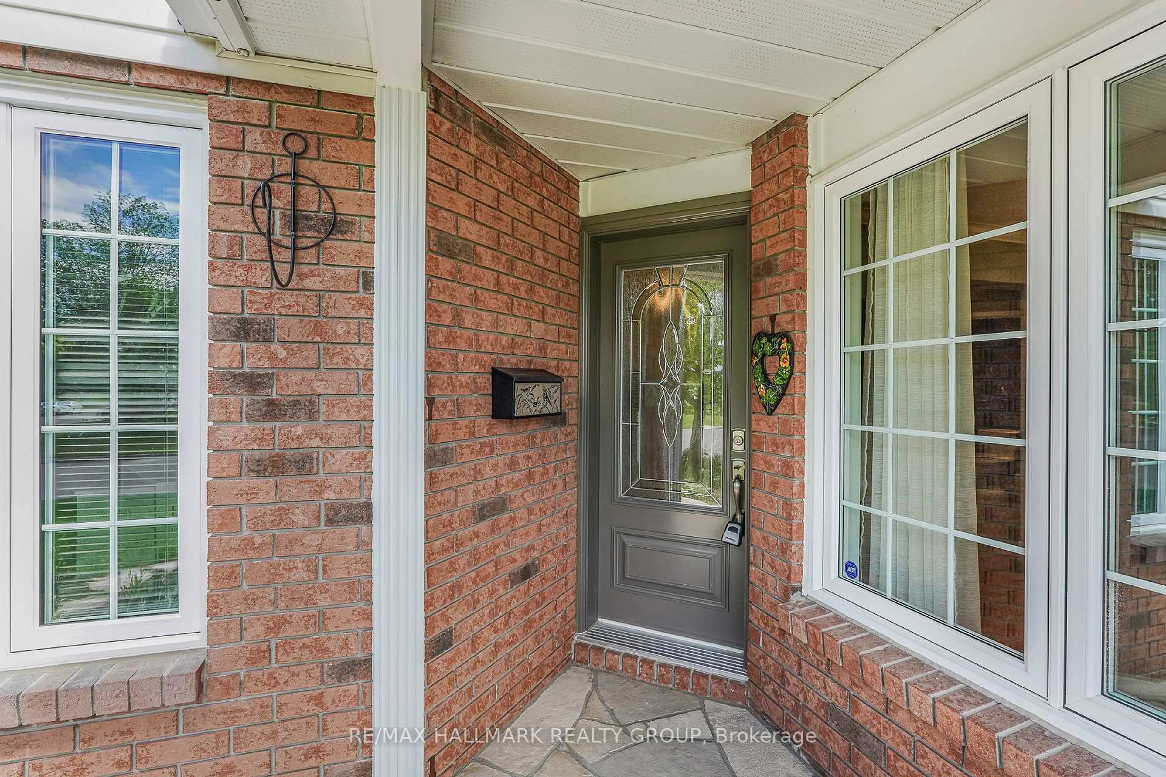 Indoor entryway for 578 TOURELLE Dr, Ottawa Ontario K4A 3H6