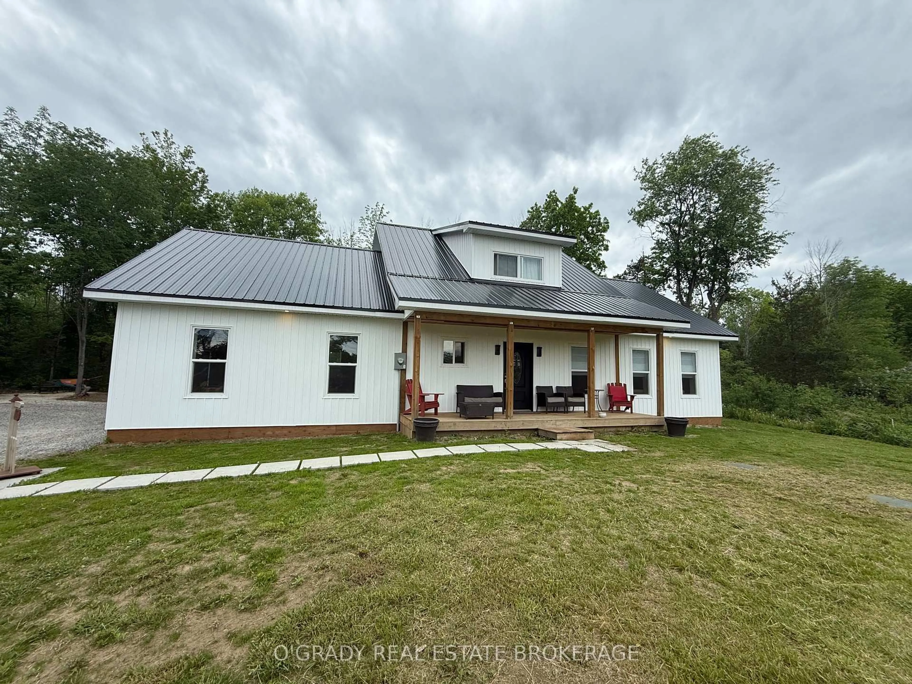 A pic from outside/outdoor area/front of a property/back of a property/a pic from drone, building for 94 Caintown Rd, Front of Yonge Ontario K0E 1R0