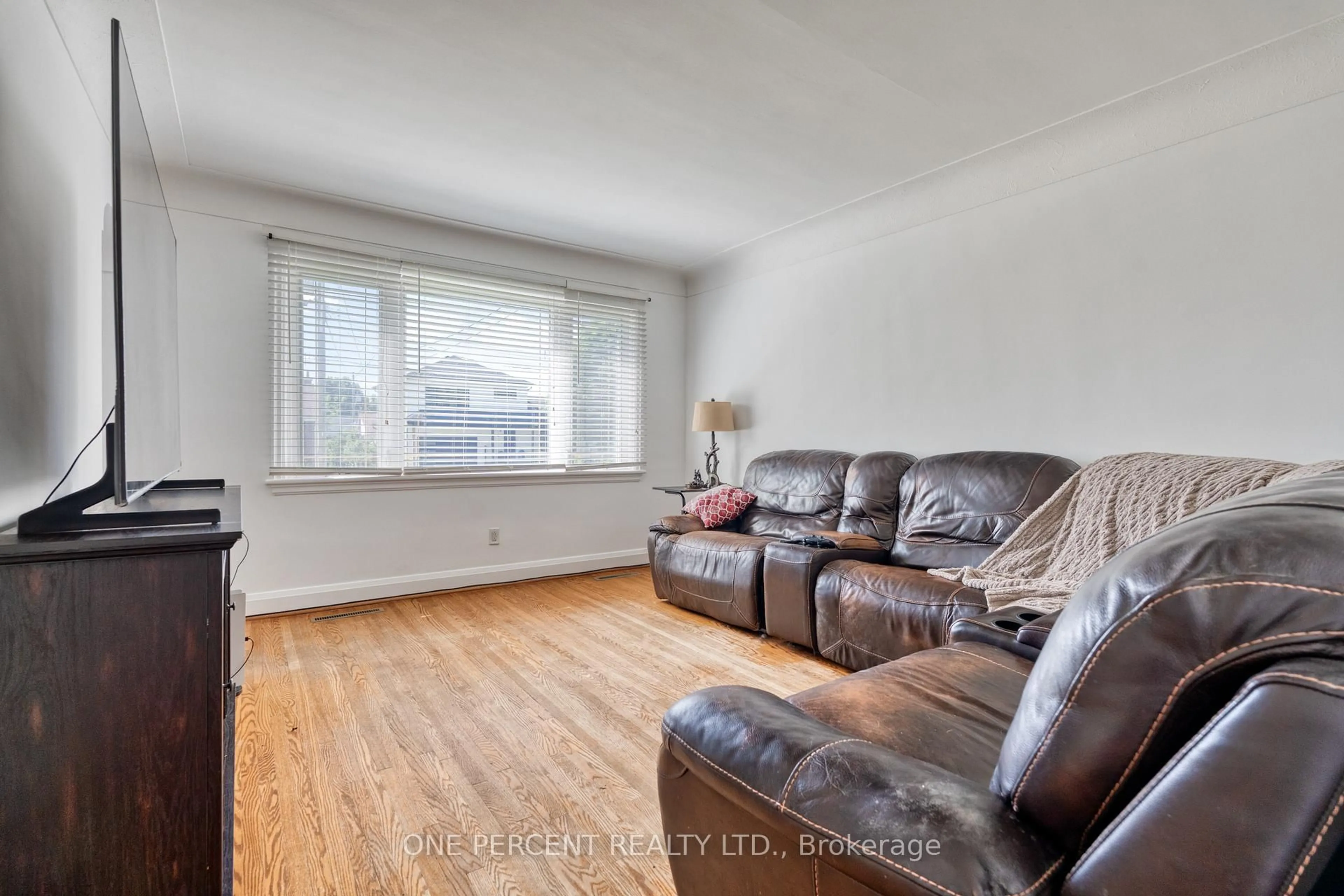 Living room with furniture, wood/laminate floor for 27 Delevan Cres, Hamilton Ontario L9A 4A8