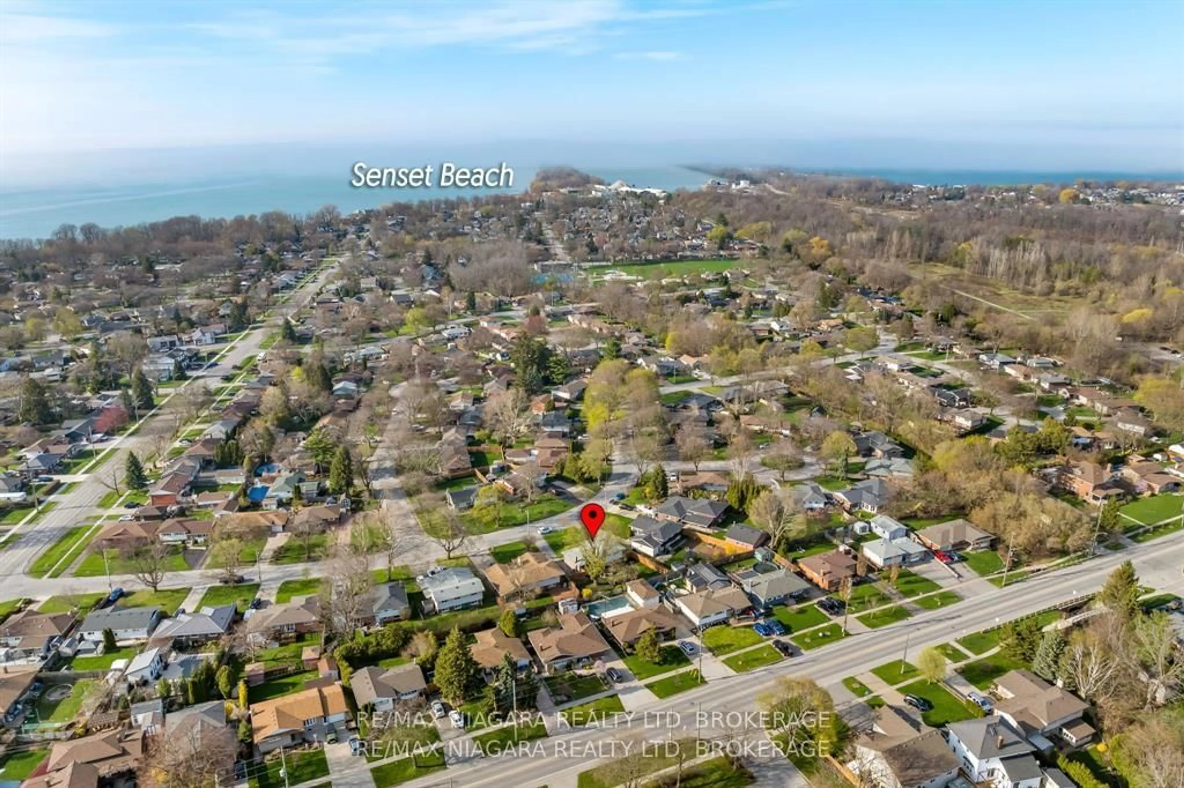 A pic from outside/outdoor area/front of a property/back of a property/a pic from drone, street for 16 Croydon Dr, St. Catharines Ontario L2M 1J2