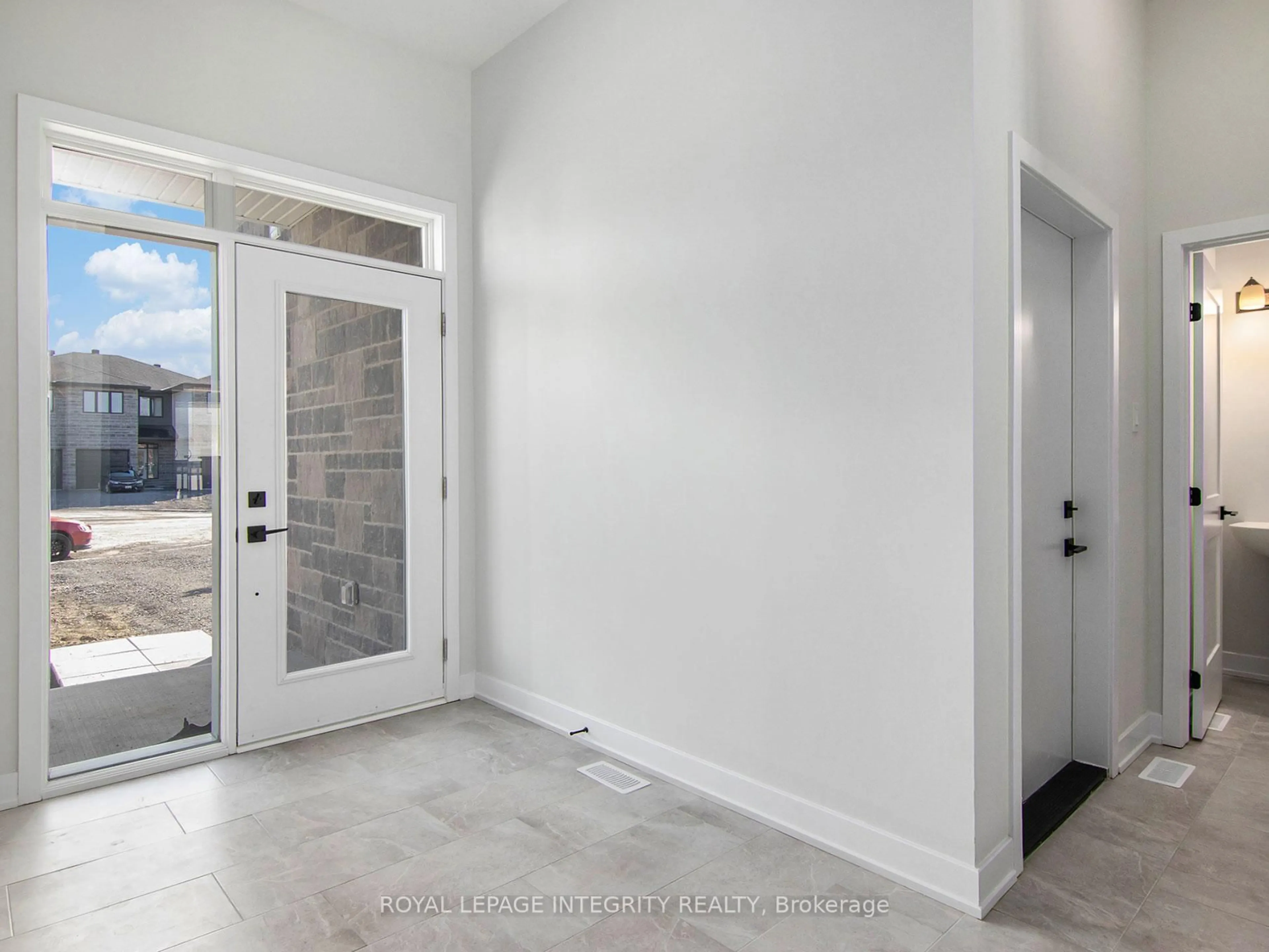 Indoor entryway for 6 Morrall Crt, Arnprior Ontario K7S 0J4