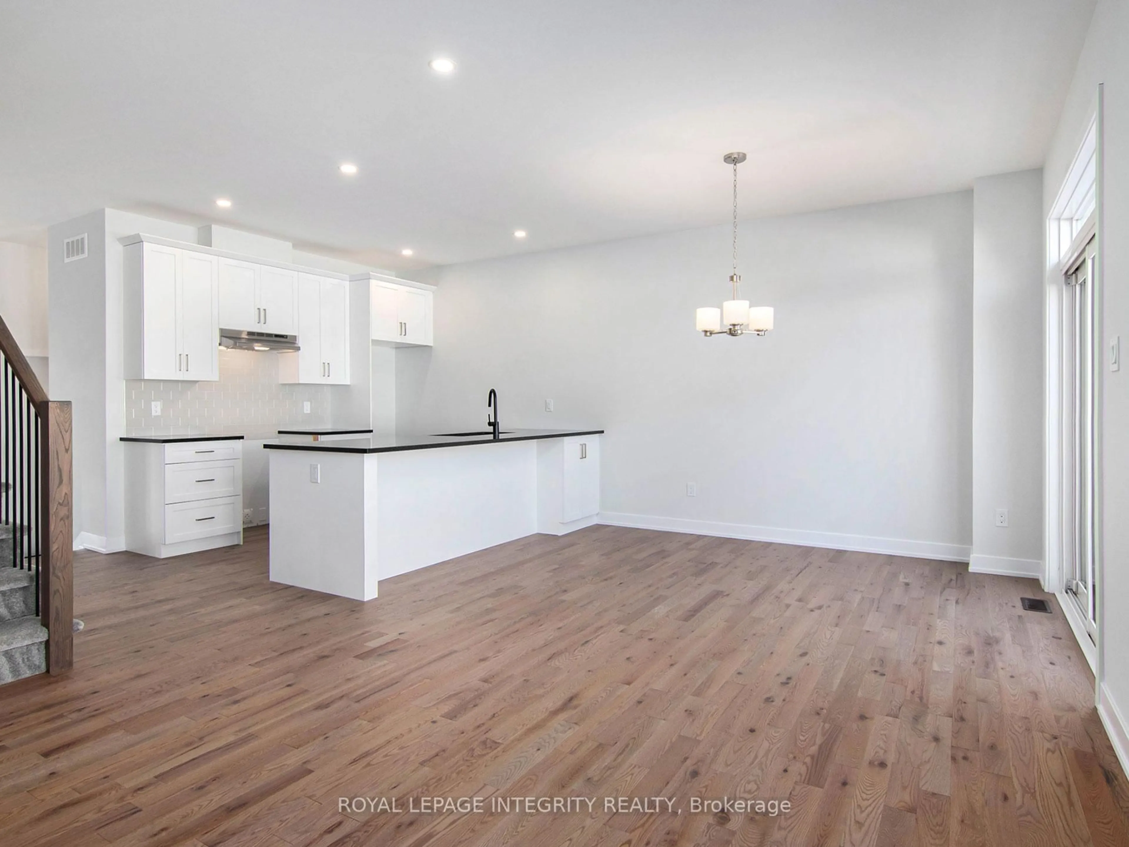 Open concept kitchen, wood/laminate floor for 6 Morrall Crt, Arnprior Ontario K7S 0J4