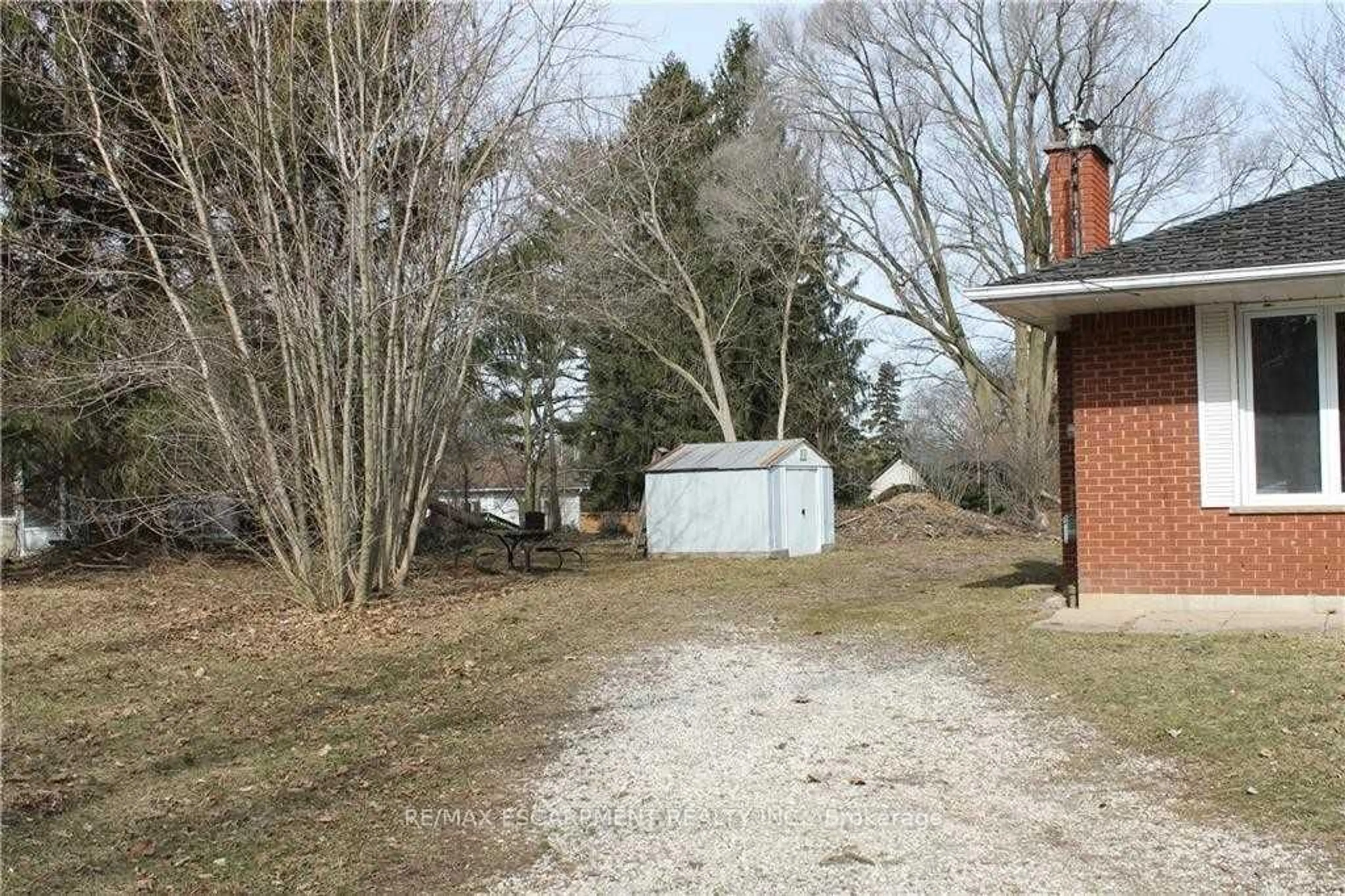 A pic from outside/outdoor area/front of a property/back of a property/a pic from drone, street for 50 East Crest, Hamilton Ontario L9G 2P2