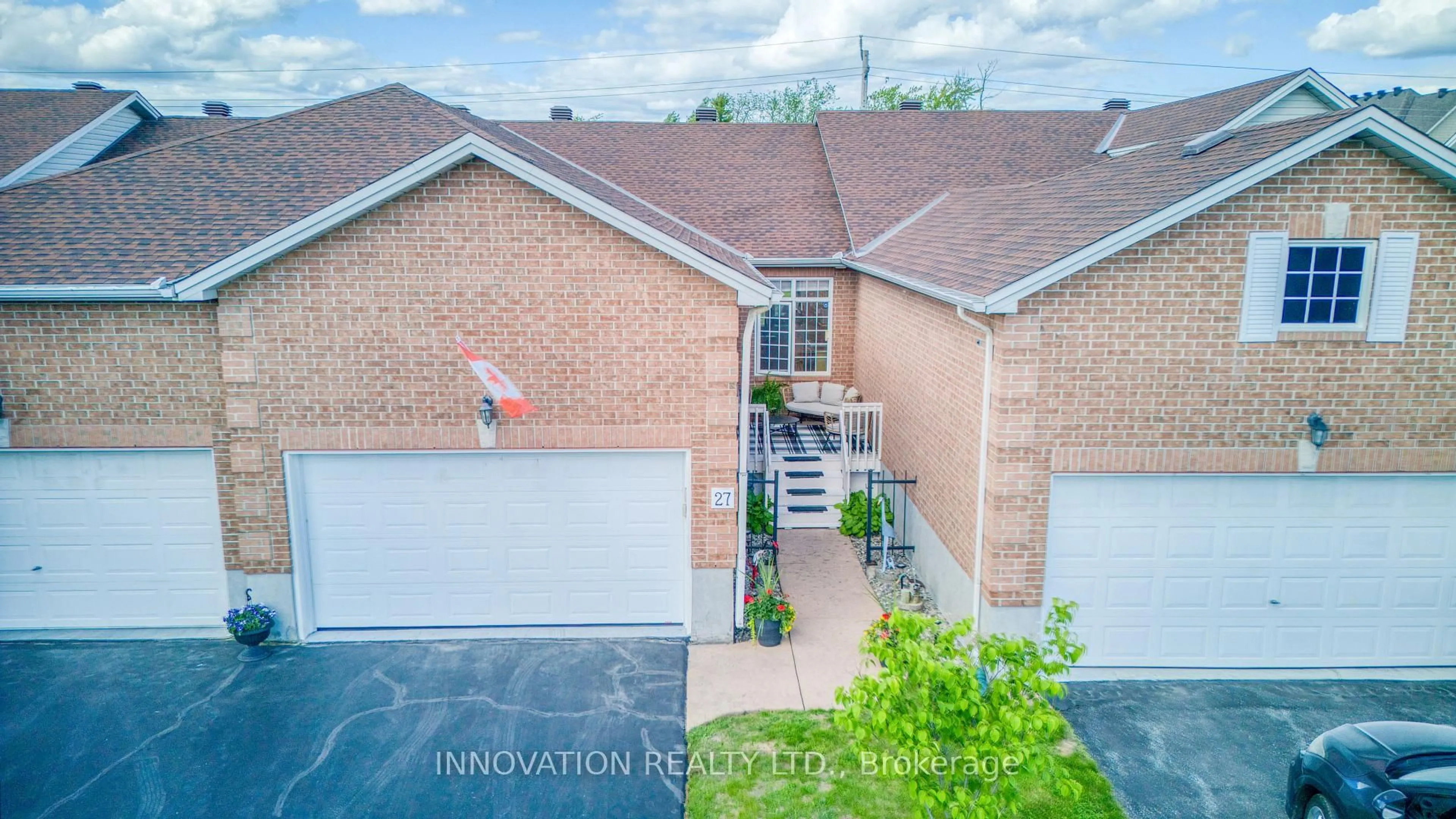 A pic from outside/outdoor area/front of a property/back of a property/a pic from drone, unknown for 27 Eileen Cres, Stittsville Ontario K2S 1X2