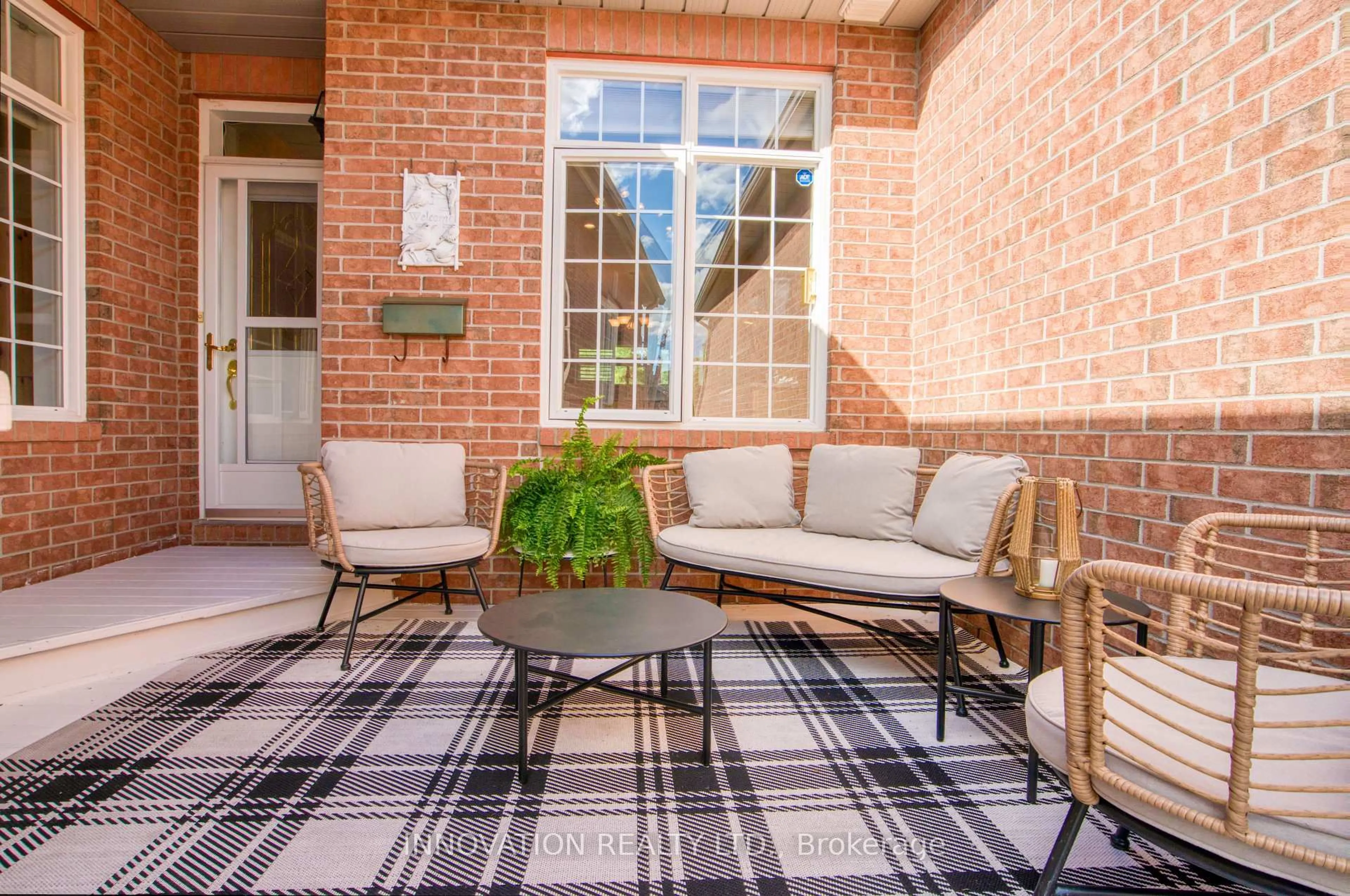 Patio, street for 27 Eileen Cres, Stittsville Ontario K2S 1X2