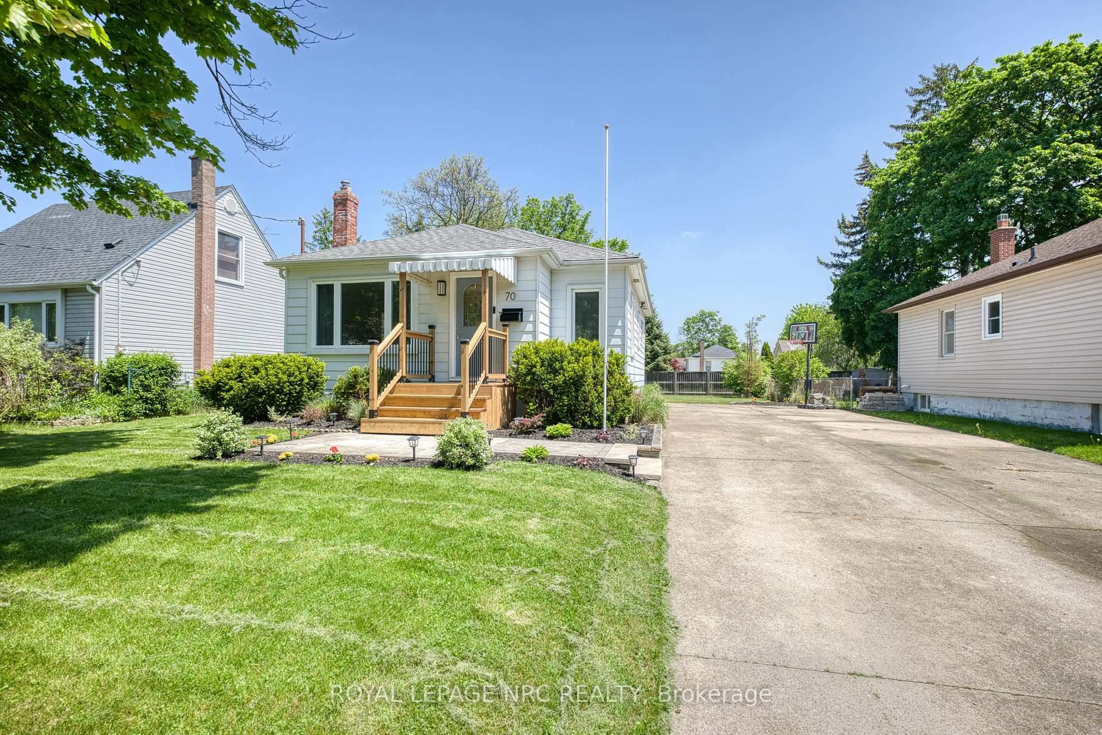 A pic from outside/outdoor area/front of a property/back of a property/a pic from drone, street for 70 GHENT St, St. Catharines Ontario L2N 2C9