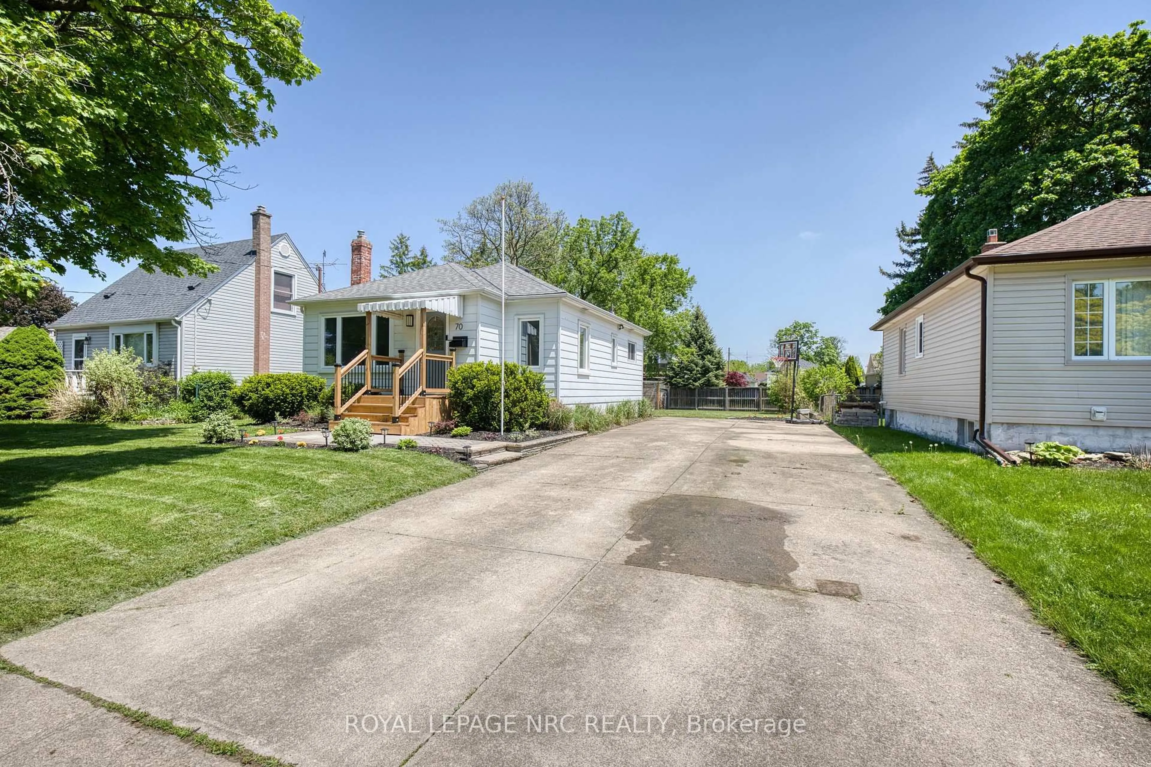 A pic from outside/outdoor area/front of a property/back of a property/a pic from drone, street for 70 GHENT St, St. Catharines Ontario L2N 2C9