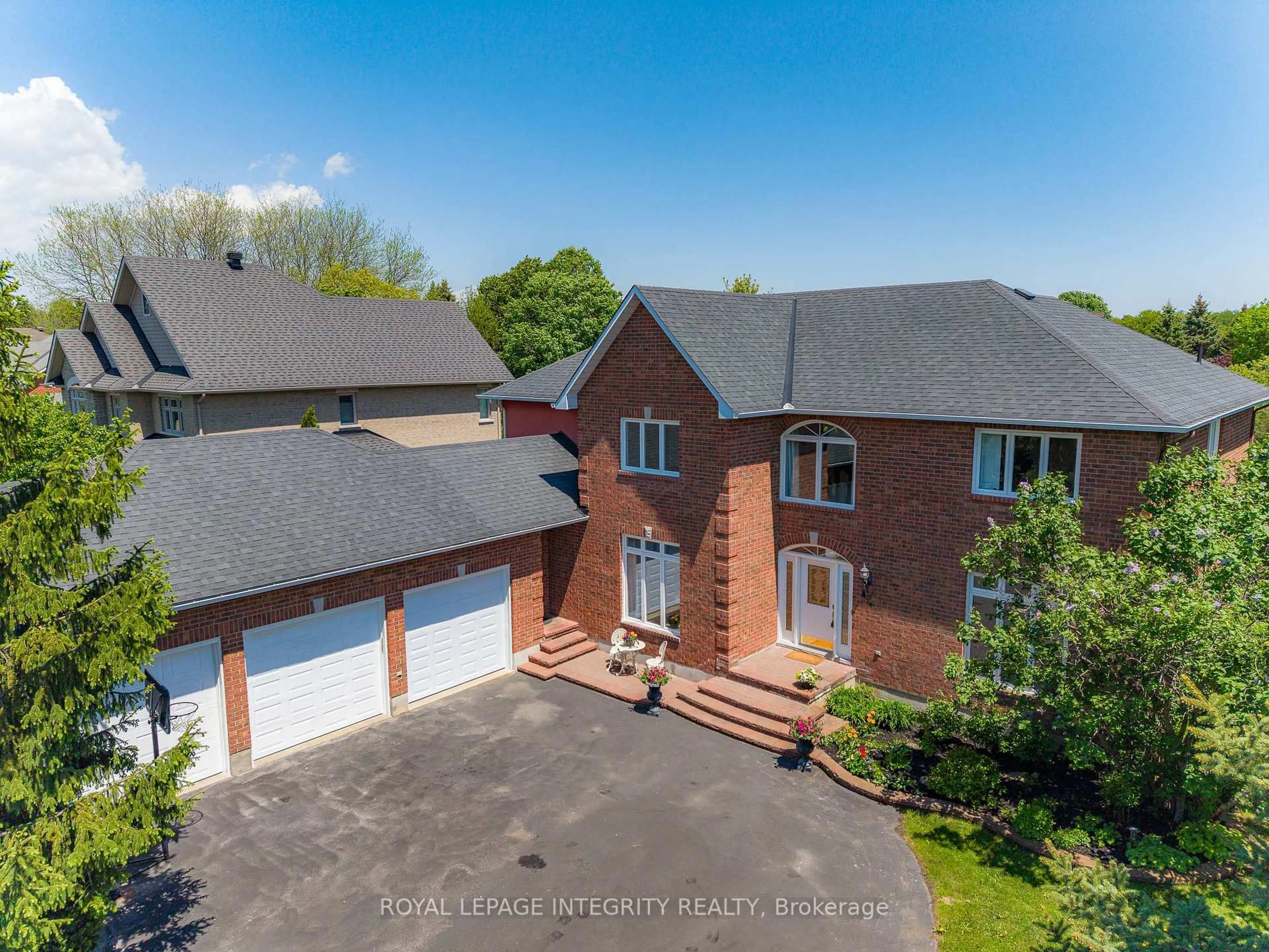 A pic from outside/outdoor area/front of a property/back of a property/a pic from drone, street for 5589 Carrison Dr, Manotick Ontario K4M 1K7