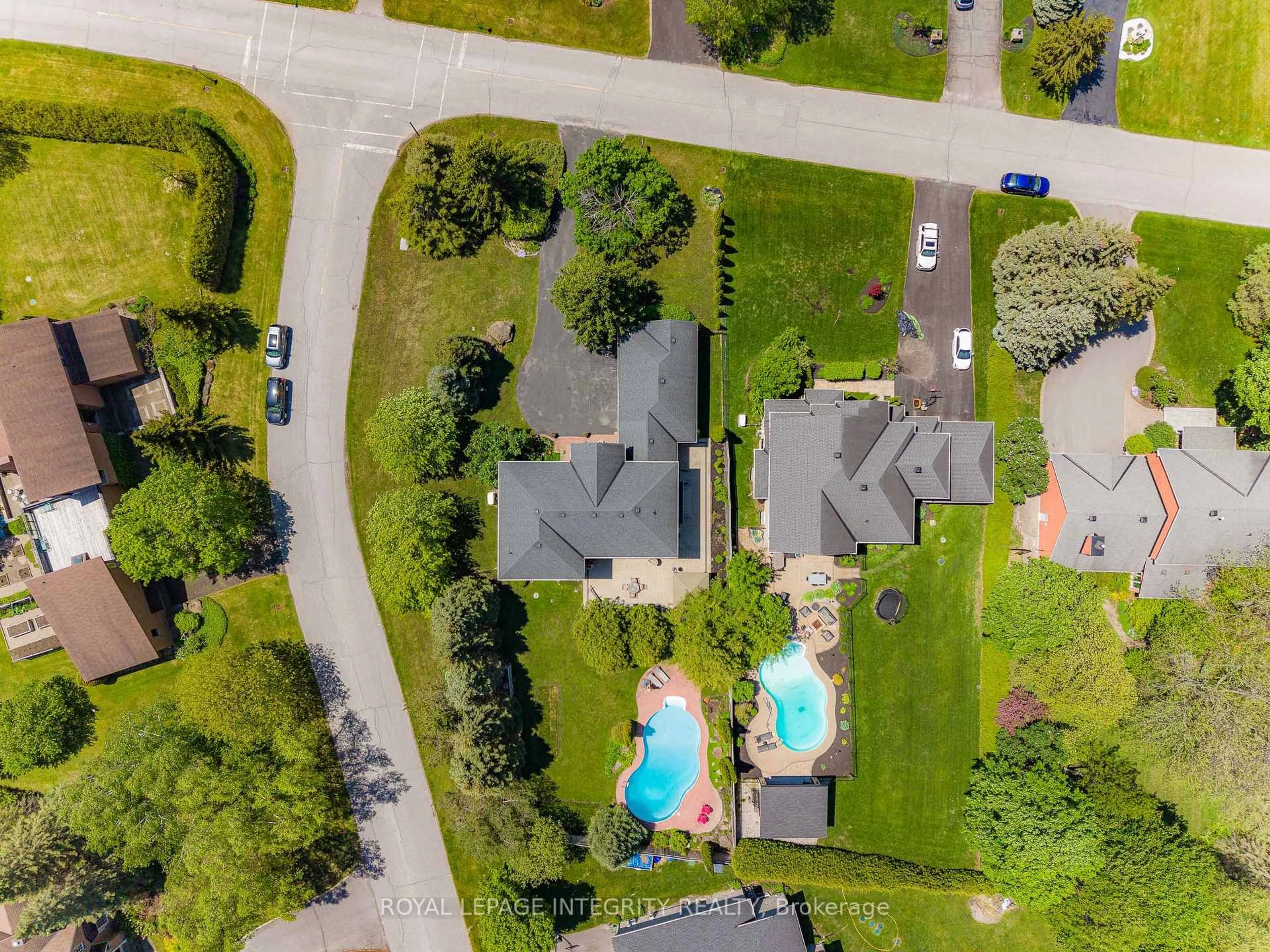 A pic from outside/outdoor area/front of a property/back of a property/a pic from drone, street for 5589 Carrison Dr, Manotick Ontario K4M 1K7