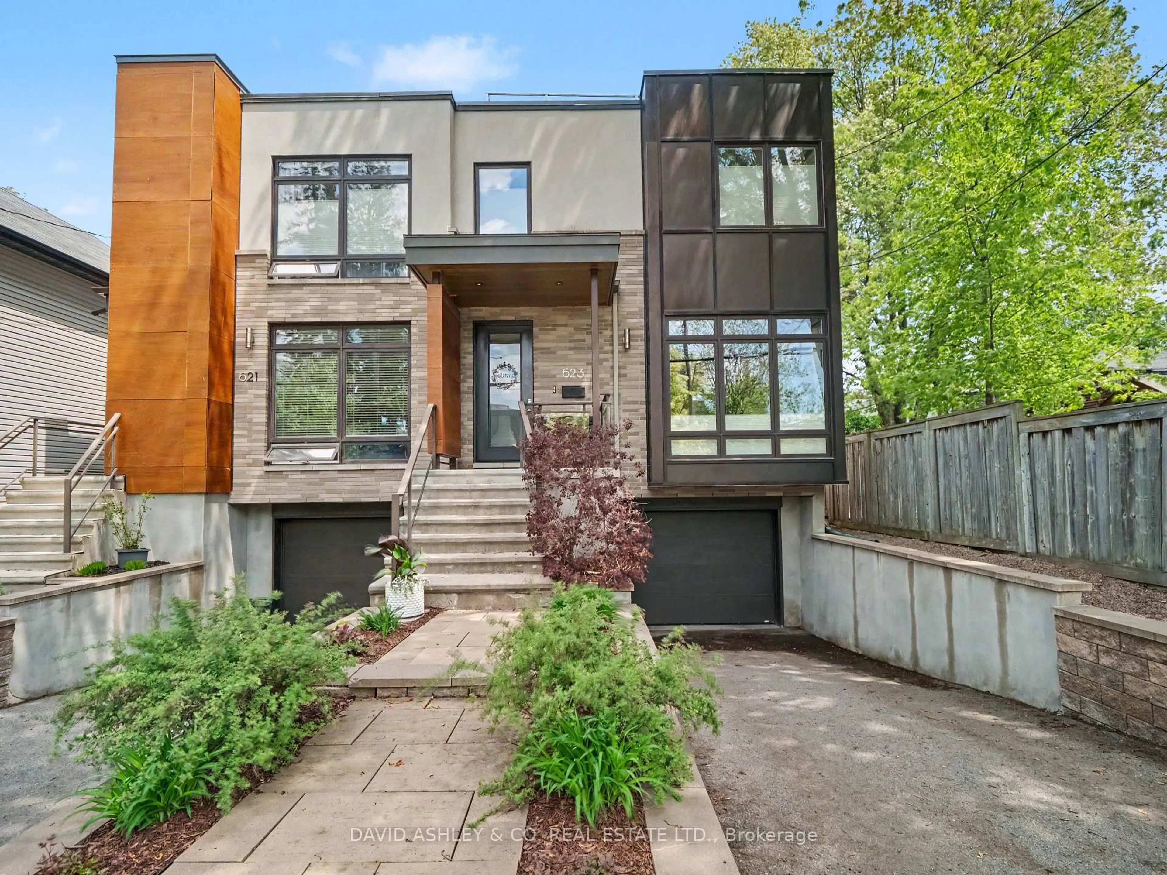 Home with brick exterior material, street for 623 Tweedsmuir Ave, Ottawa Ontario K1Z 5P4