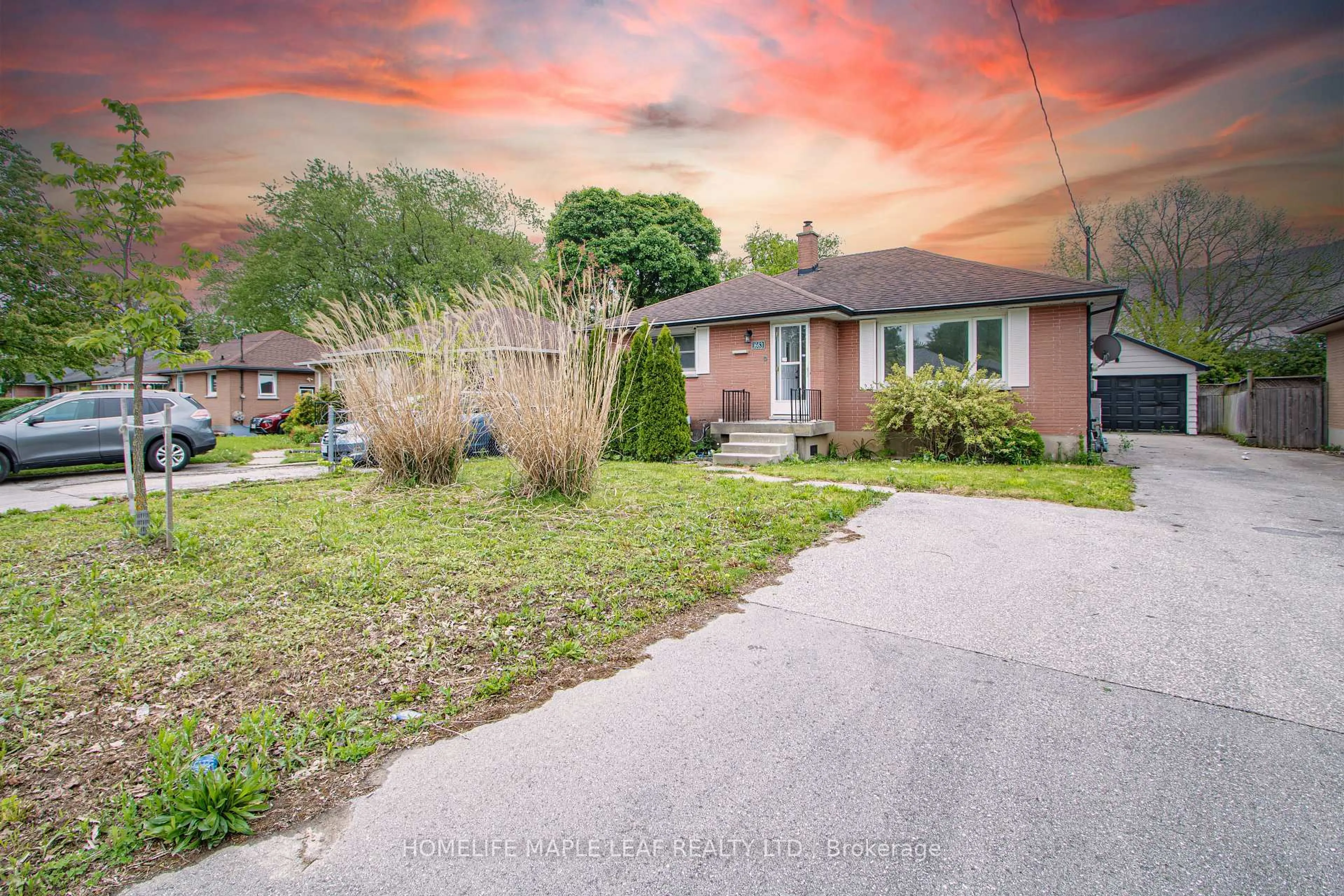 A pic from outside/outdoor area/front of a property/back of a property/a pic from drone, street for 1663 Hansuld St, London East Ontario N5V 1Y6