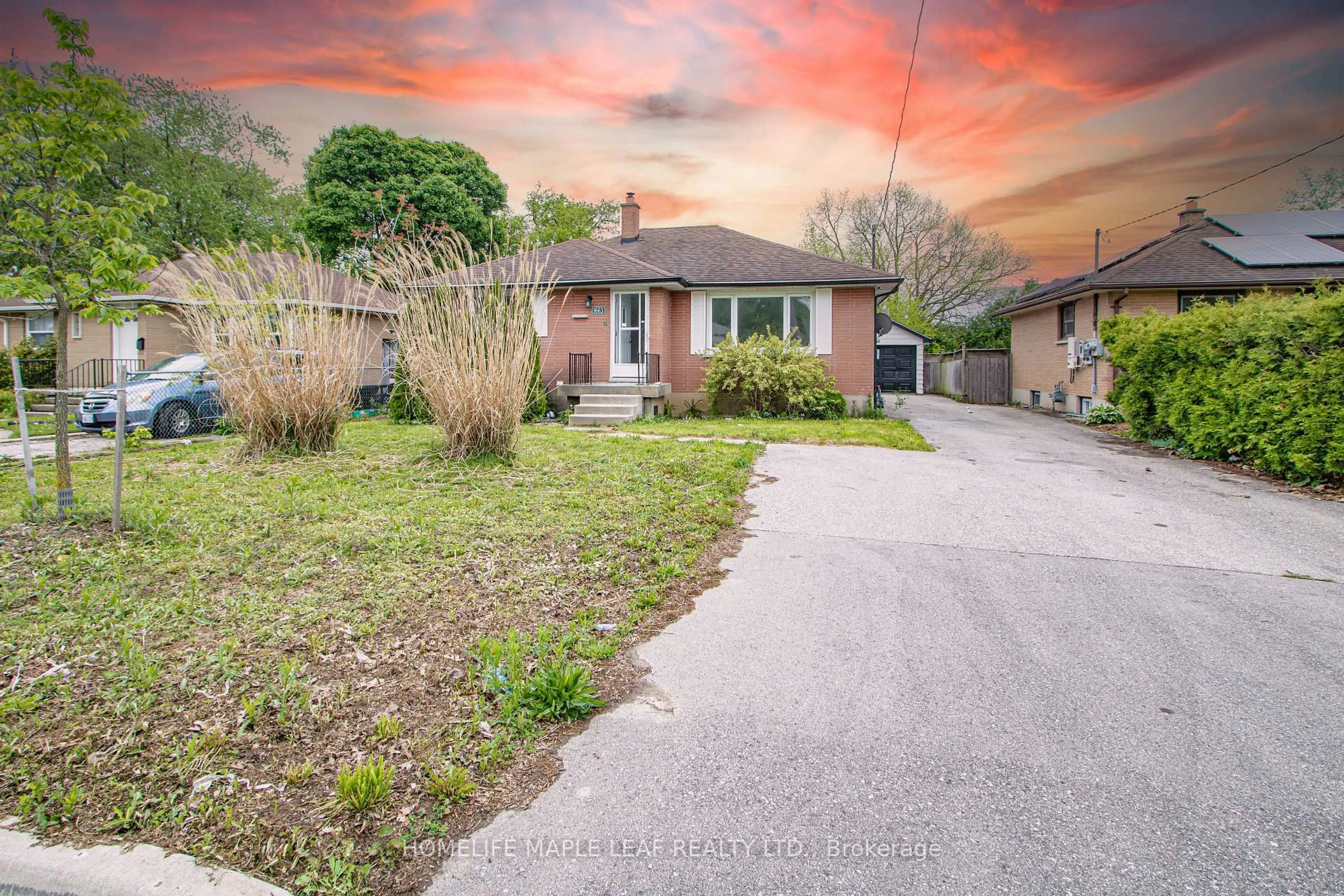 A pic from outside/outdoor area/front of a property/back of a property/a pic from drone, street for 1663 Hansuld St, London East Ontario N5V 1Y6