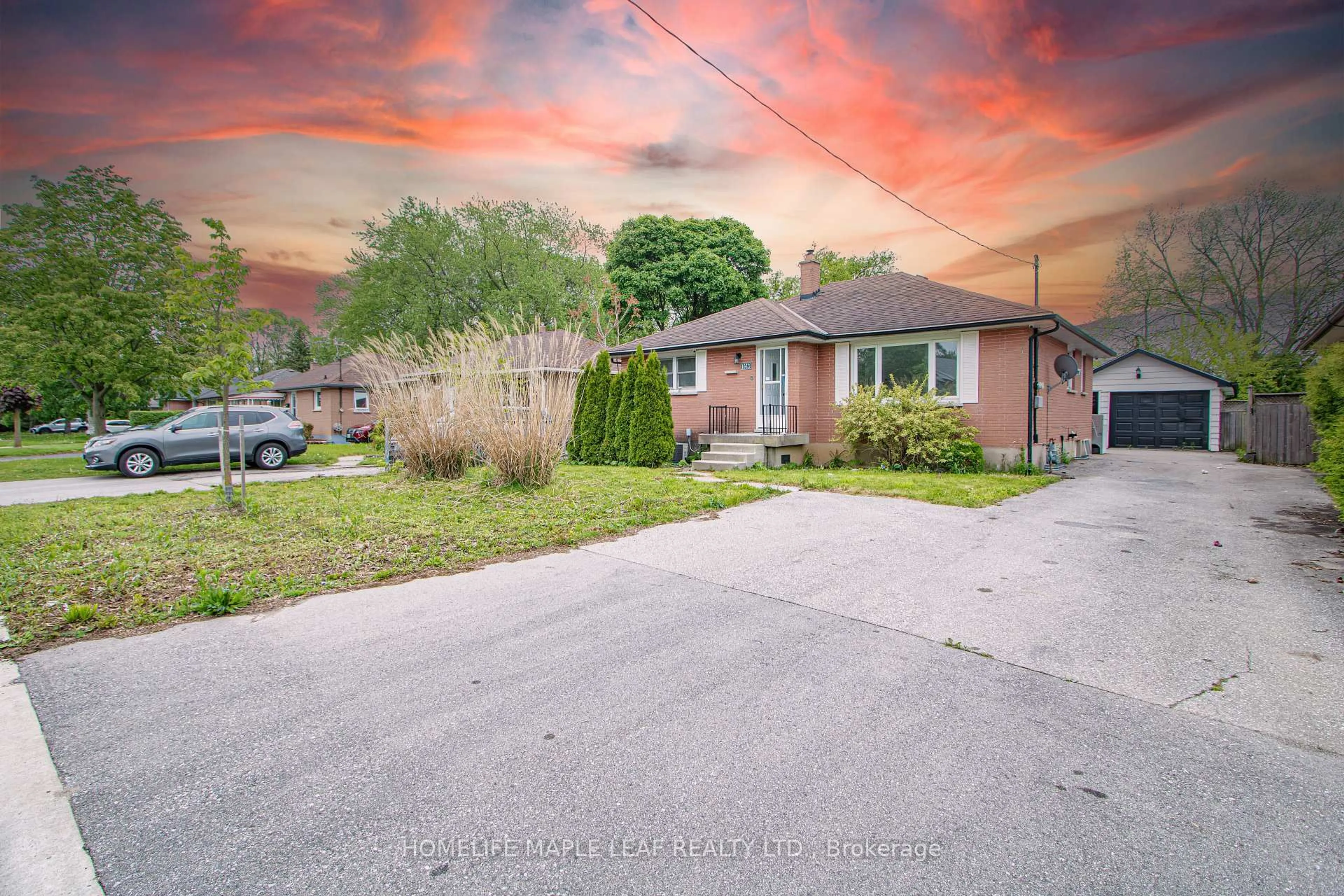 A pic from outside/outdoor area/front of a property/back of a property/a pic from drone, street for 1663 Hansuld St, London East Ontario N5V 1Y6