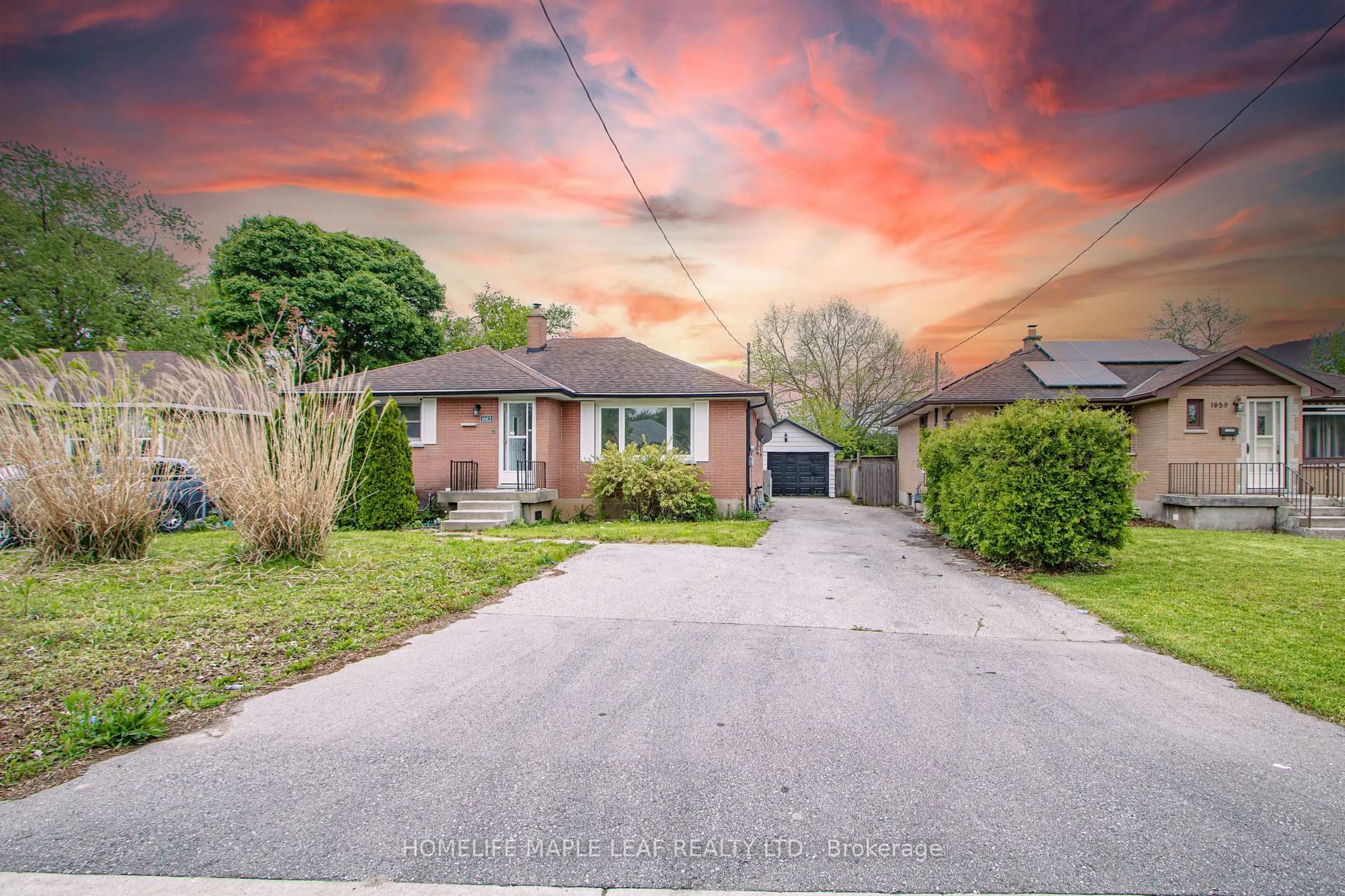 A pic from outside/outdoor area/front of a property/back of a property/a pic from drone, street for 1663 Hansuld St, London East Ontario N5V 1Y6