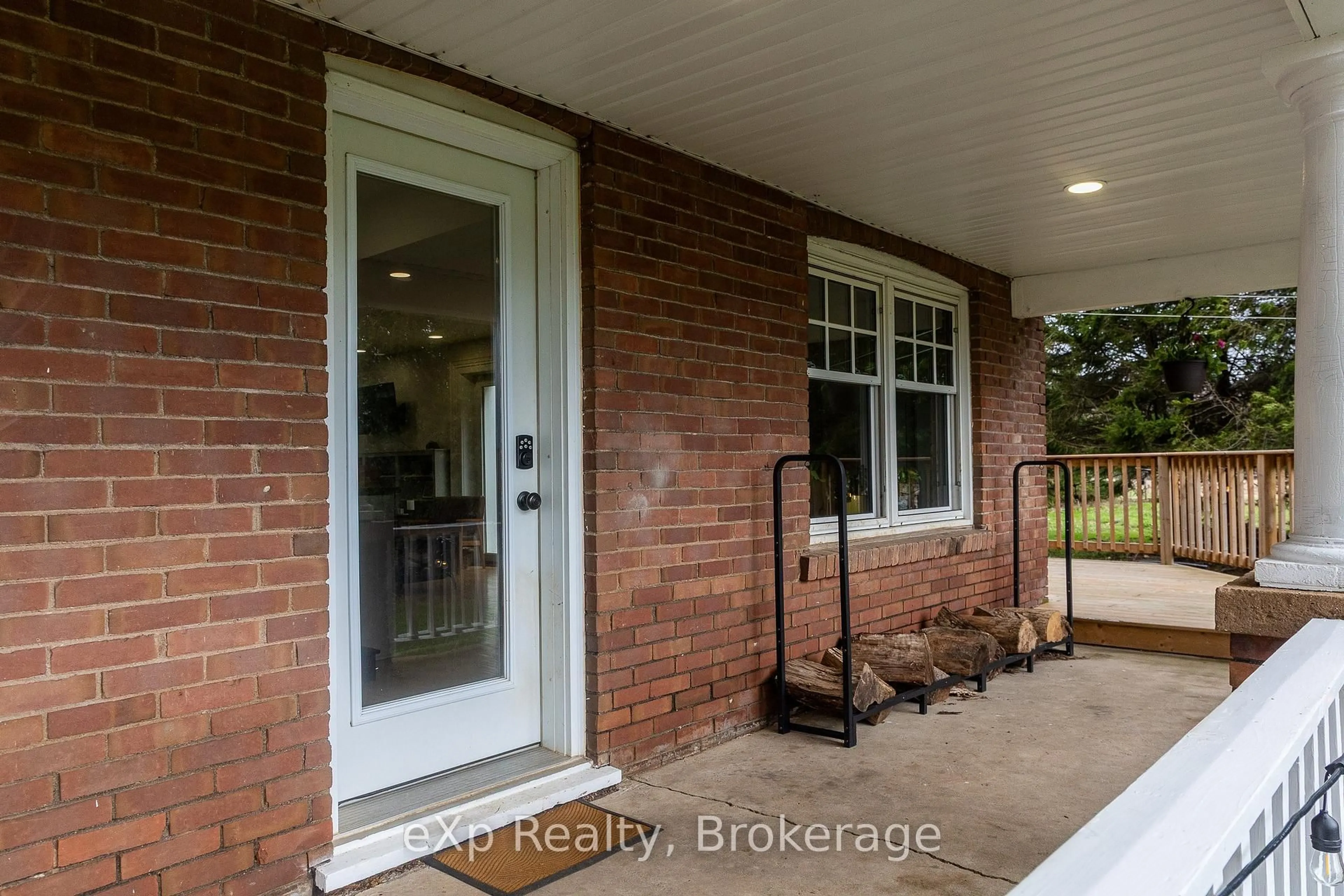 Indoor entryway for 430254 Sydenham-Lakeshore Dr, Meaford Ontario N0H 1B0