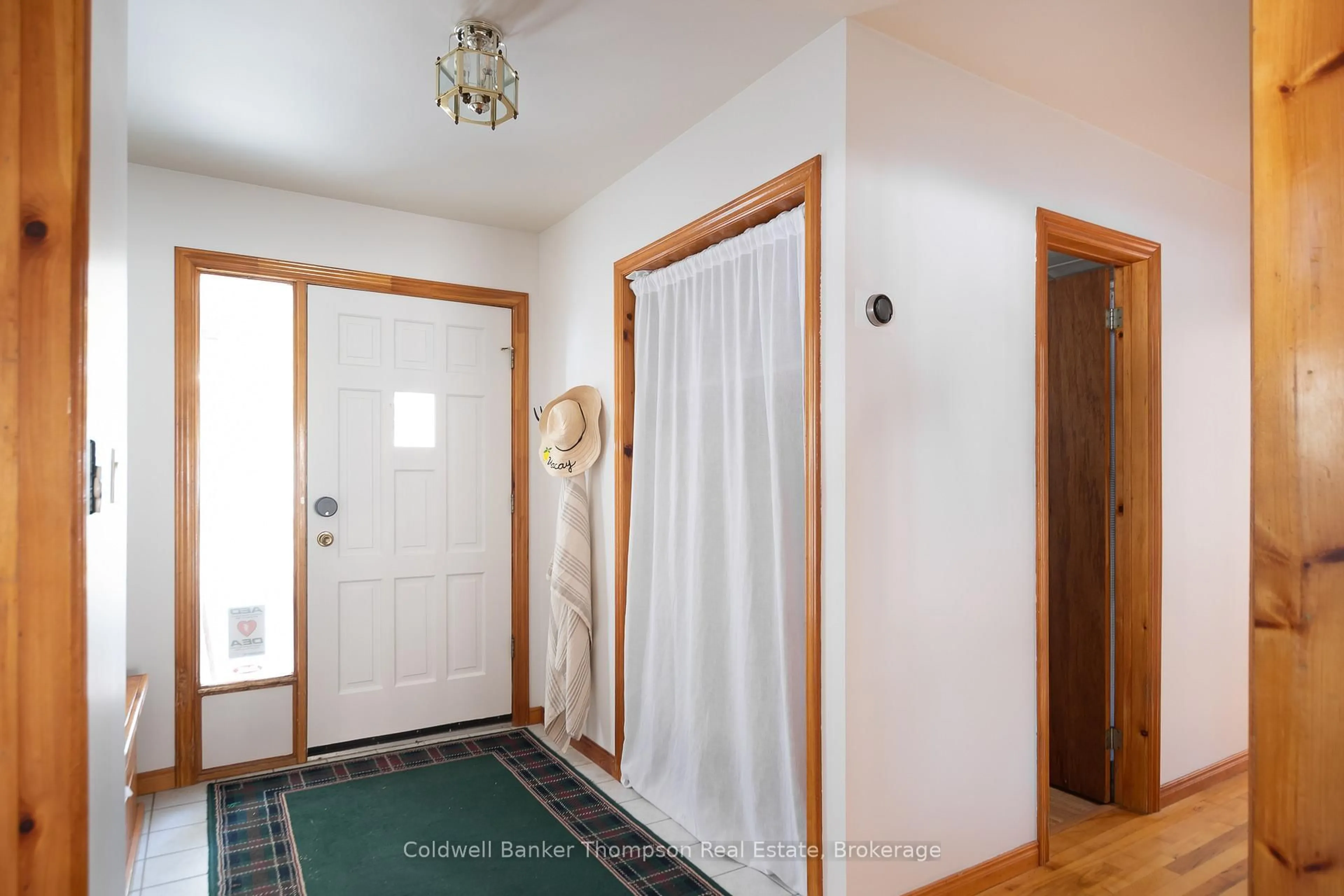 Indoor entryway for 215 Ena Dr, Huntsville Ontario P1H 2J4