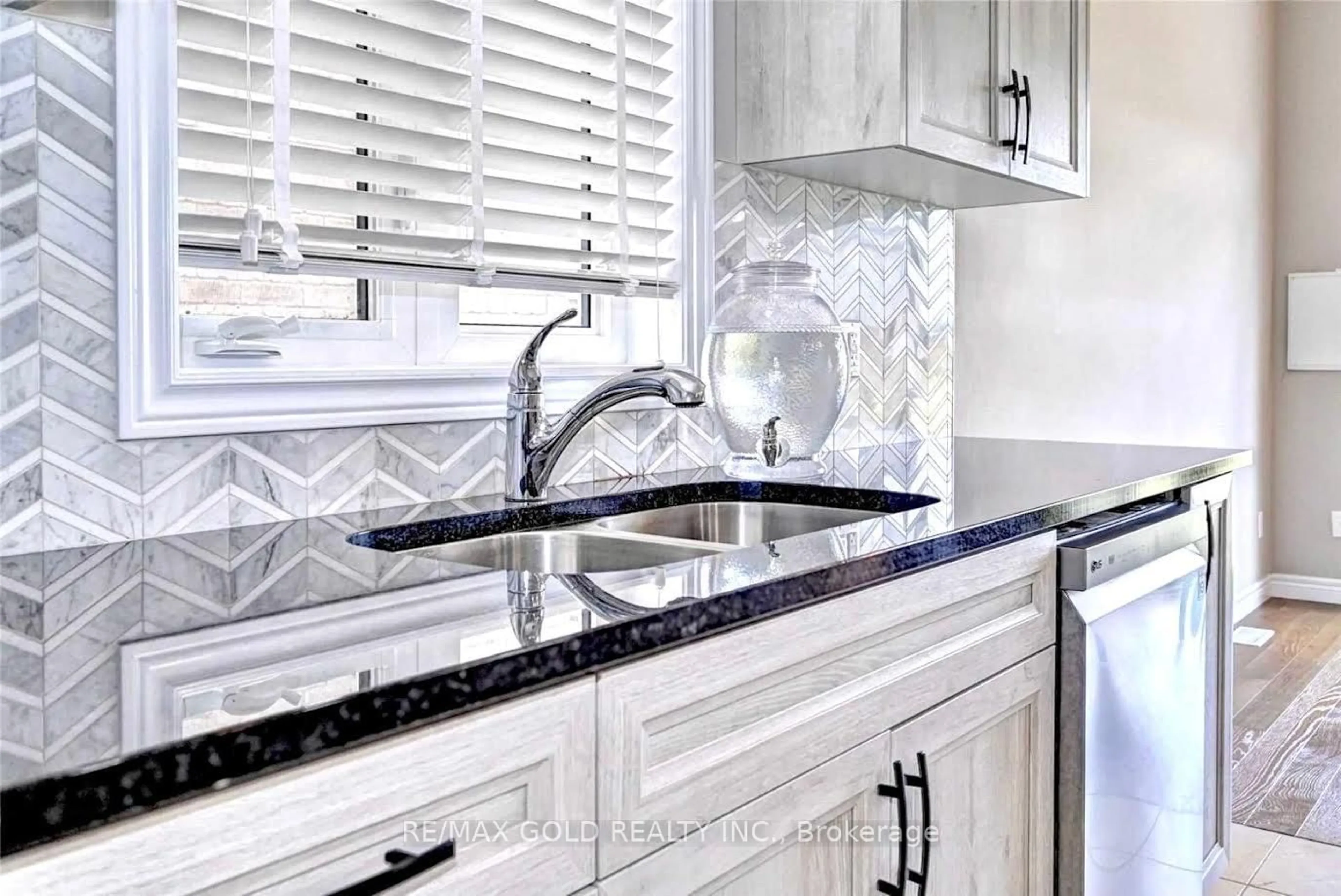Contemporary kitchen, ceramic/tile floor for 105 Arlington Pkwy, Brant Ontario N3L 0G5