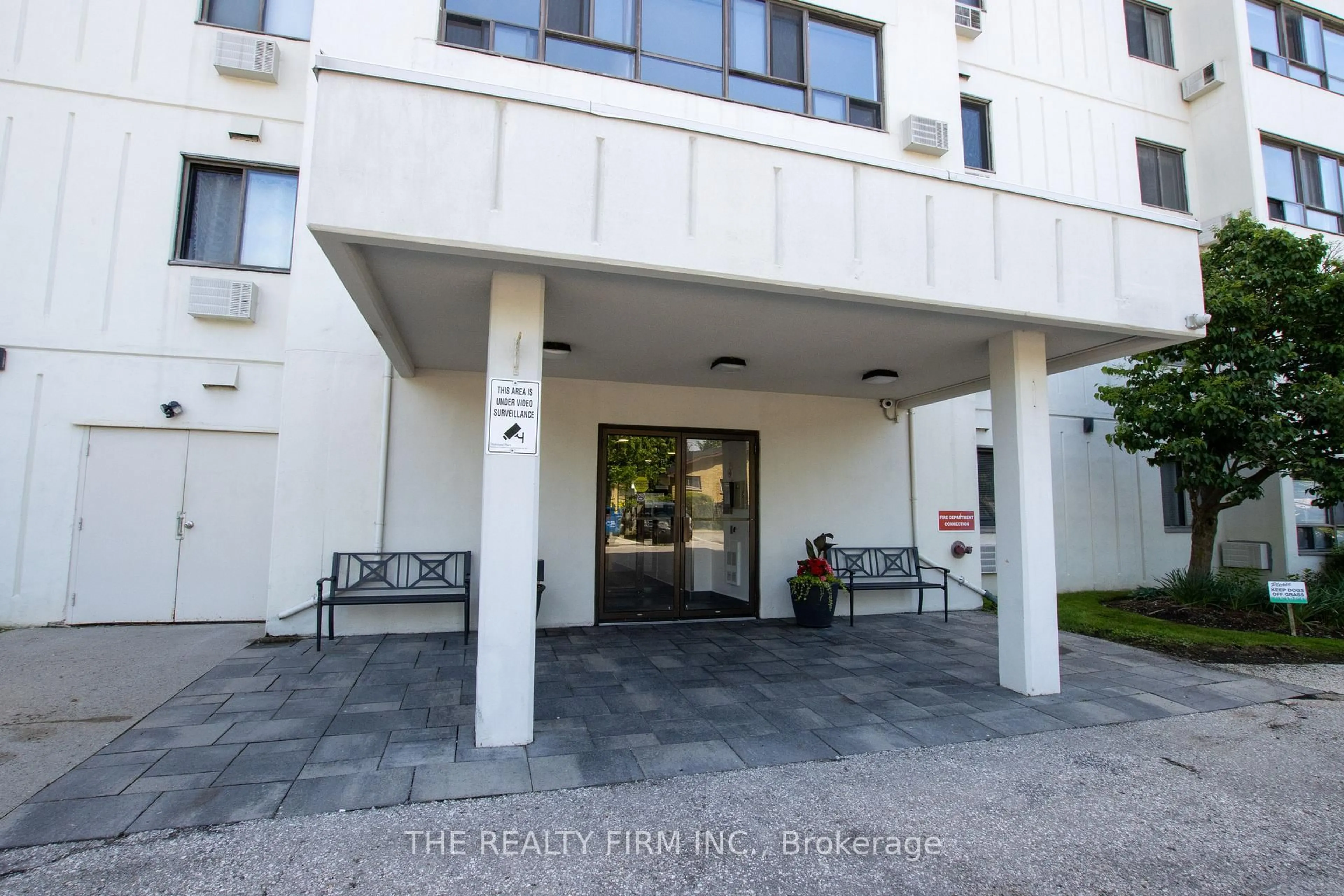 Indoor foyer for 135 Baseline Rd #403, London South Ontario N6J 4W4