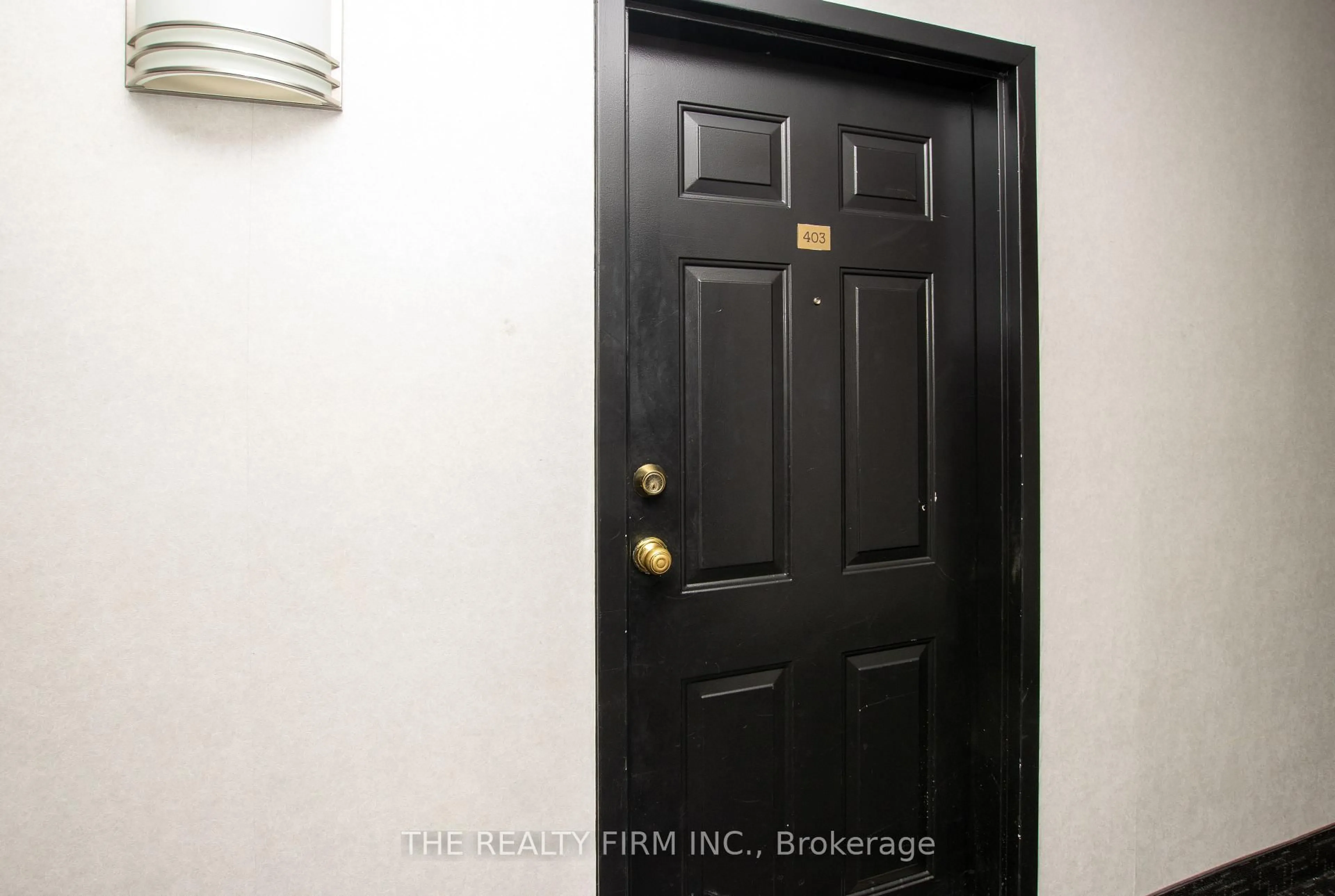 Indoor entryway for 135 Baseline Rd #403, London South Ontario N6J 4W4