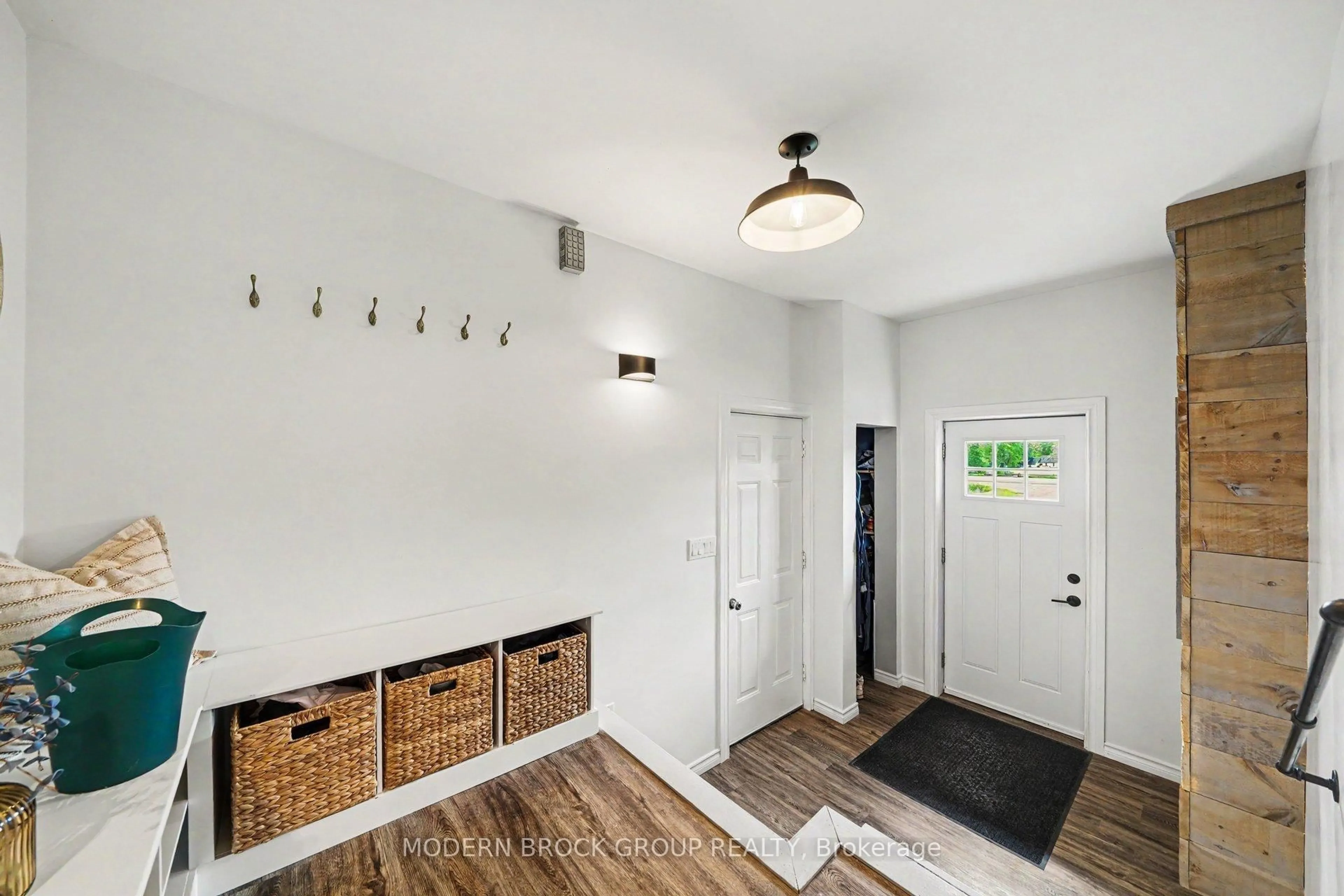 Indoor entryway for 566 Highway 15 Highway, Rideau Lakes Ontario K0G 1L0