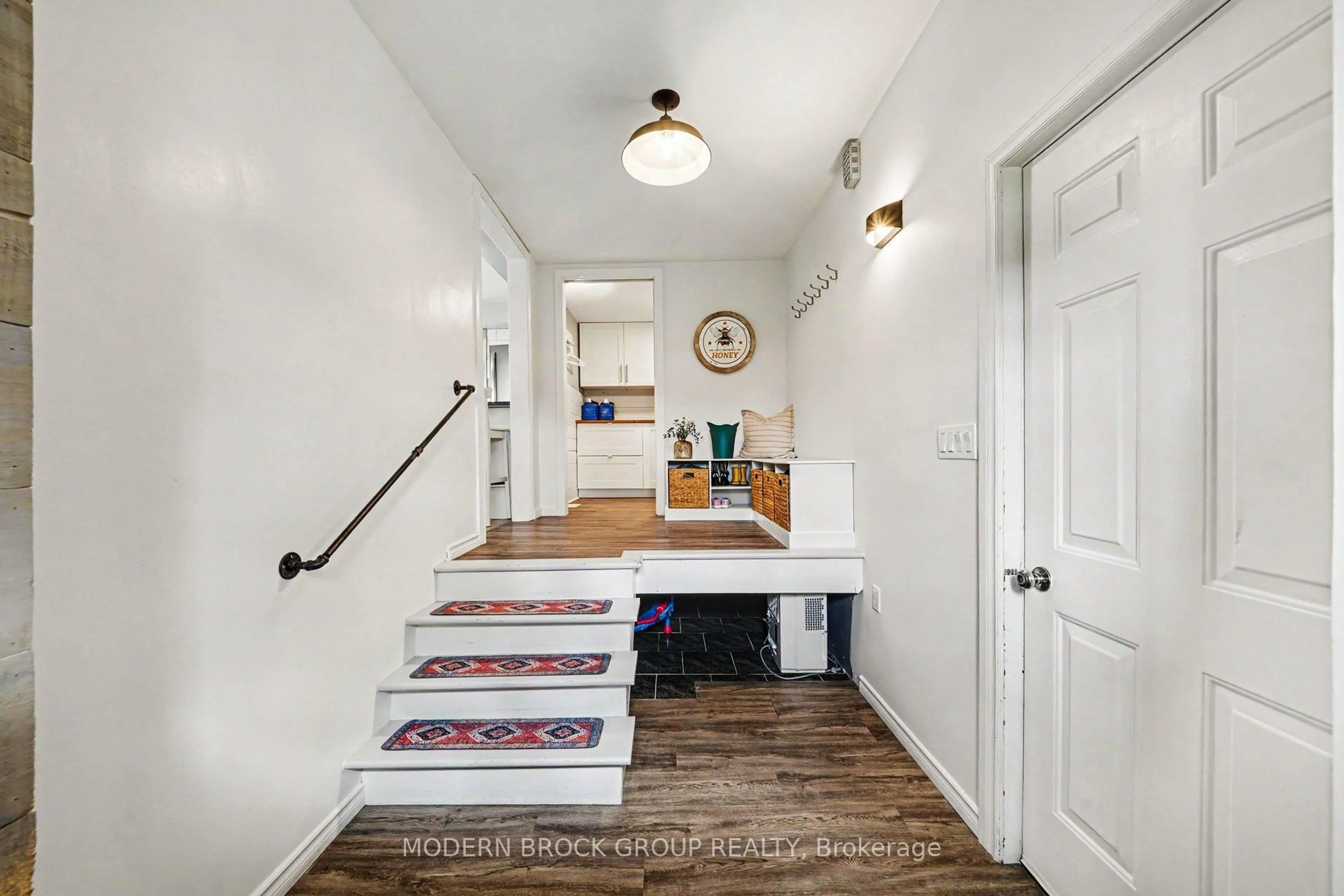 Indoor entryway for 566 Highway 15 Highway, Rideau Lakes Ontario K0G 1L0