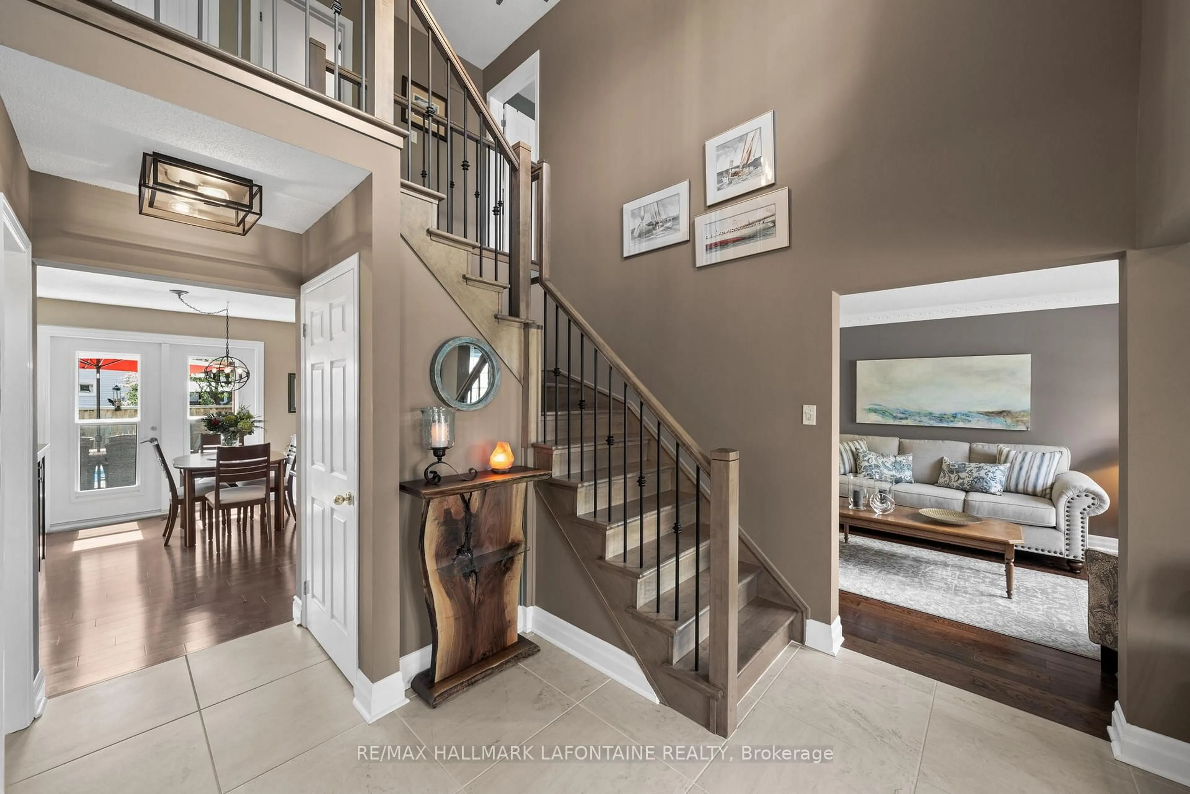 Indoor entryway for 8 Steventon Cres, Stittsville Ontario K2S 1G9